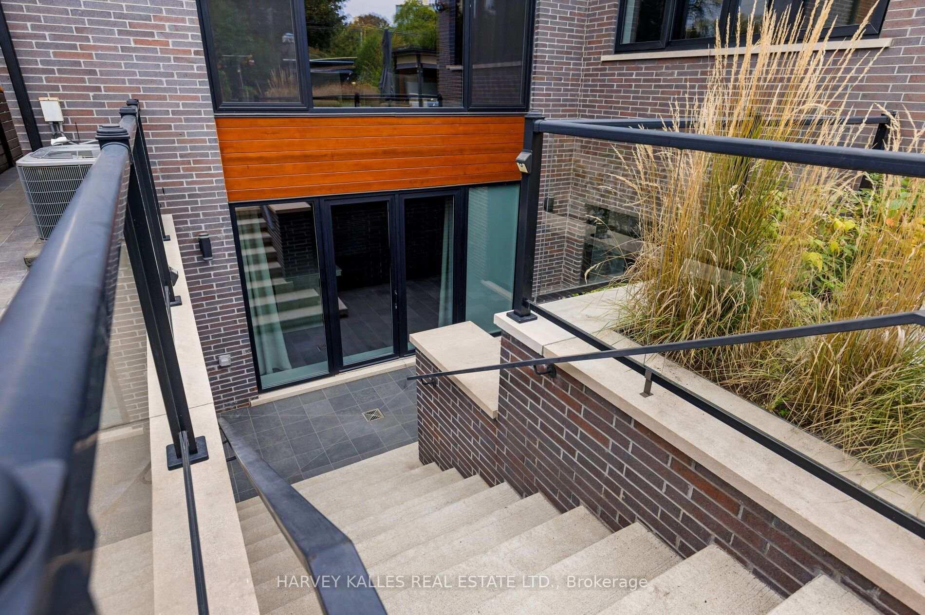 Photo 43 of 16 Graystone Gardens, Etobicoke, Islington-City Centre West — HOMEH