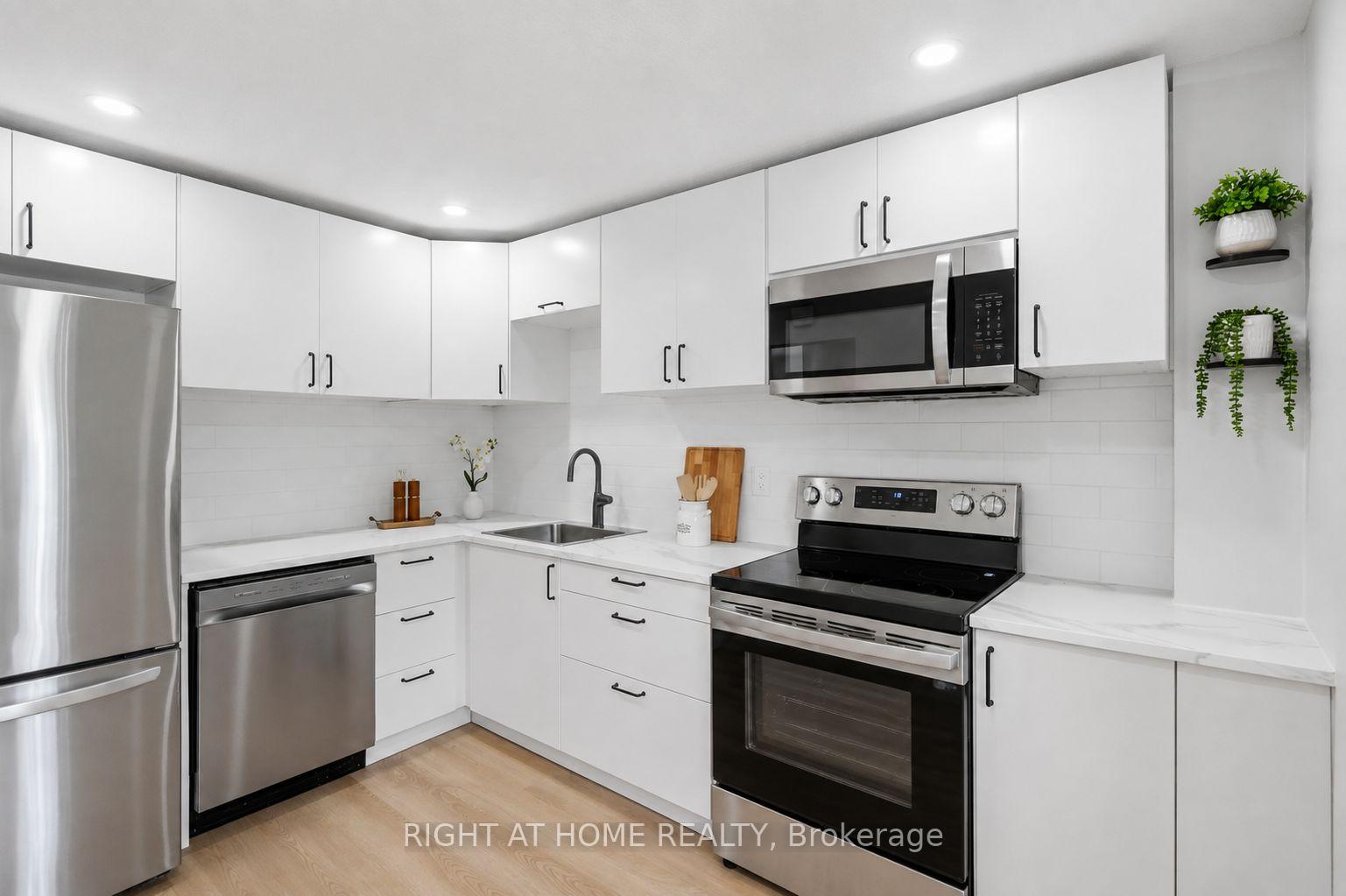 Photo 3 of Unit 3, 7874 Jeanne D'arc Boulevard, Ottawa, Convent Glen North — HOMEH