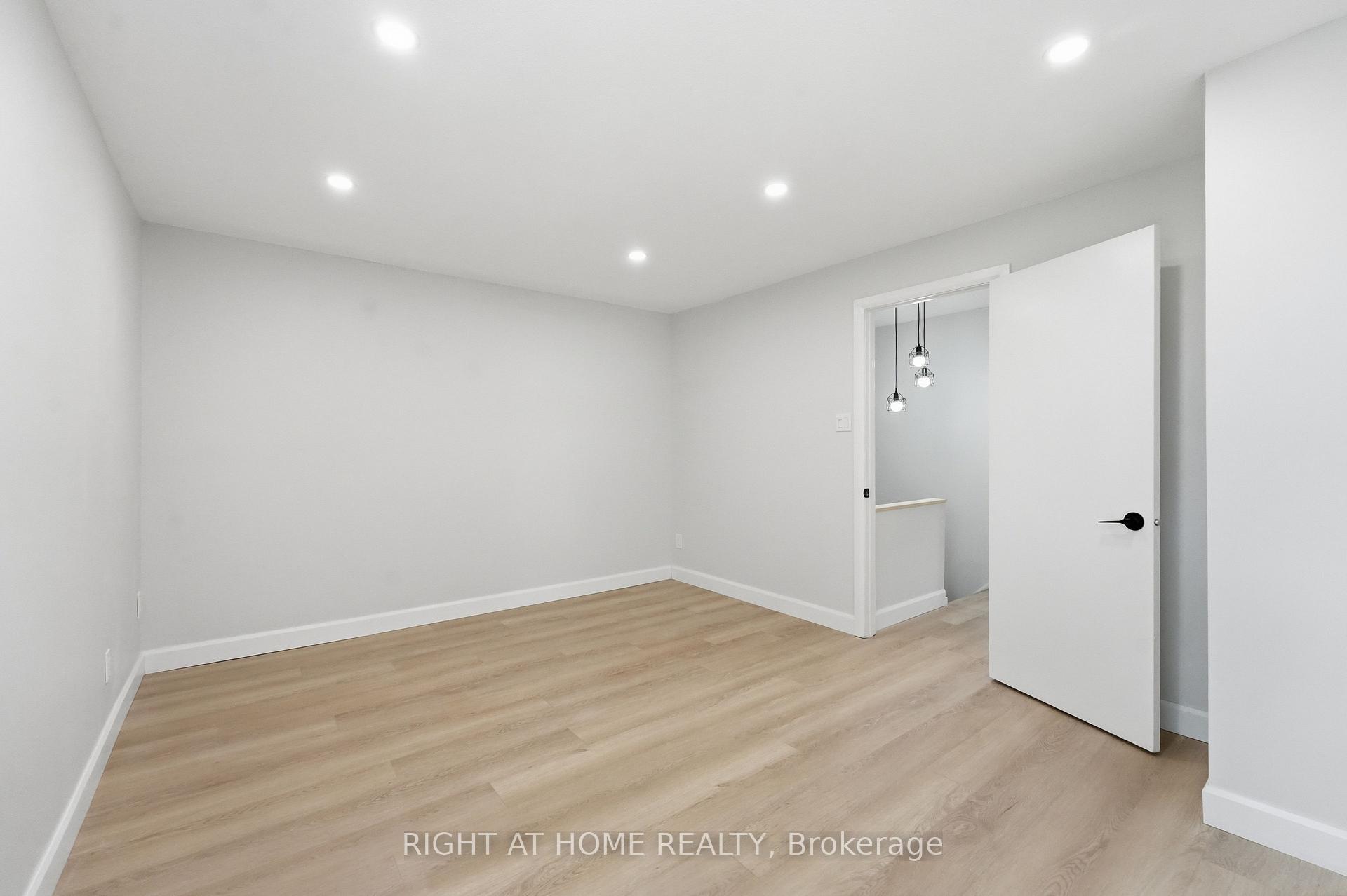 Photo 11 of Unit 3, 7874 Jeanne D'arc Boulevard, Ottawa, Convent Glen North — HOMEH