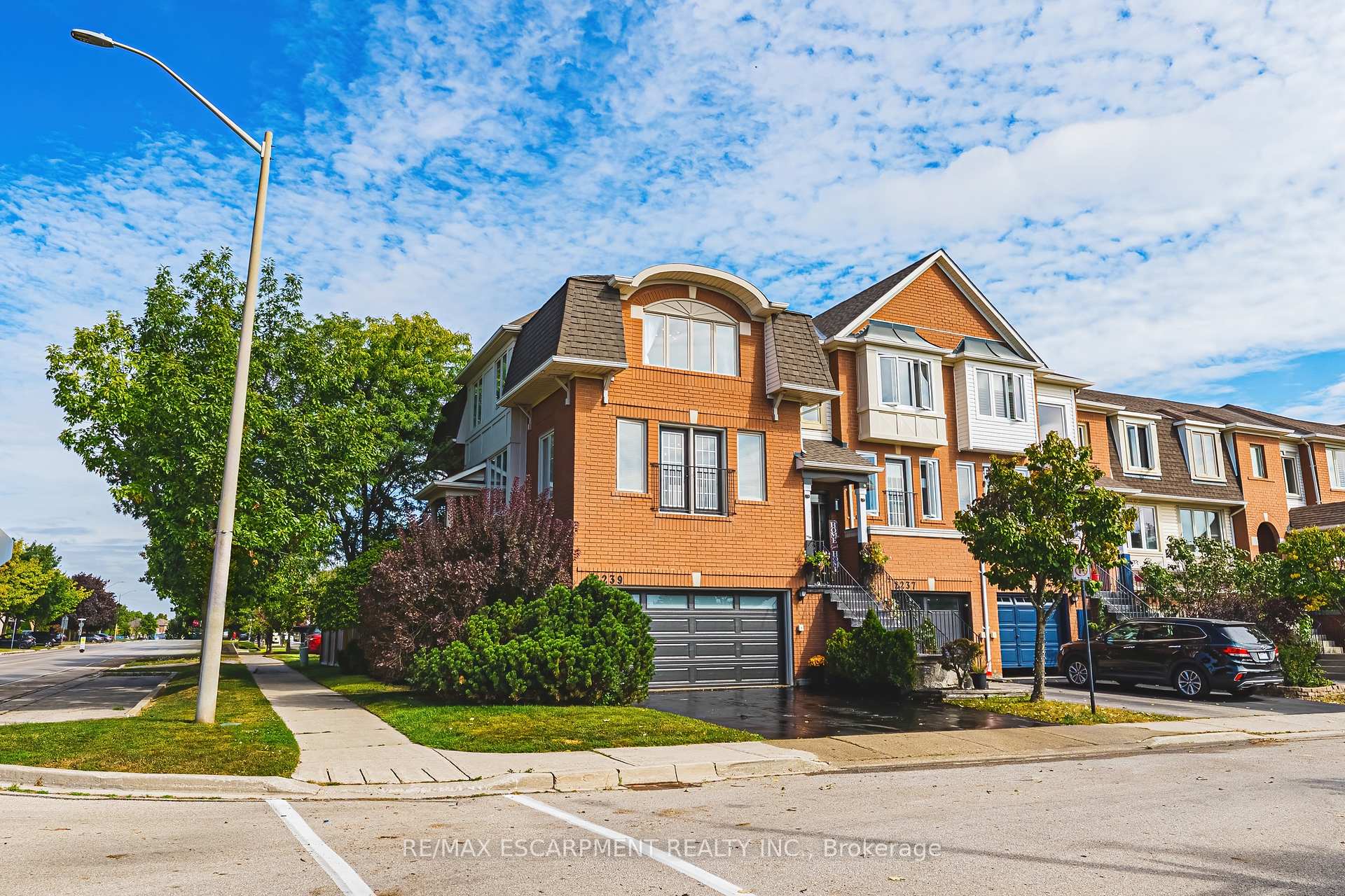 Photo 2 of 2239 Prescott Place, Burlington, Orchard — HOMEH