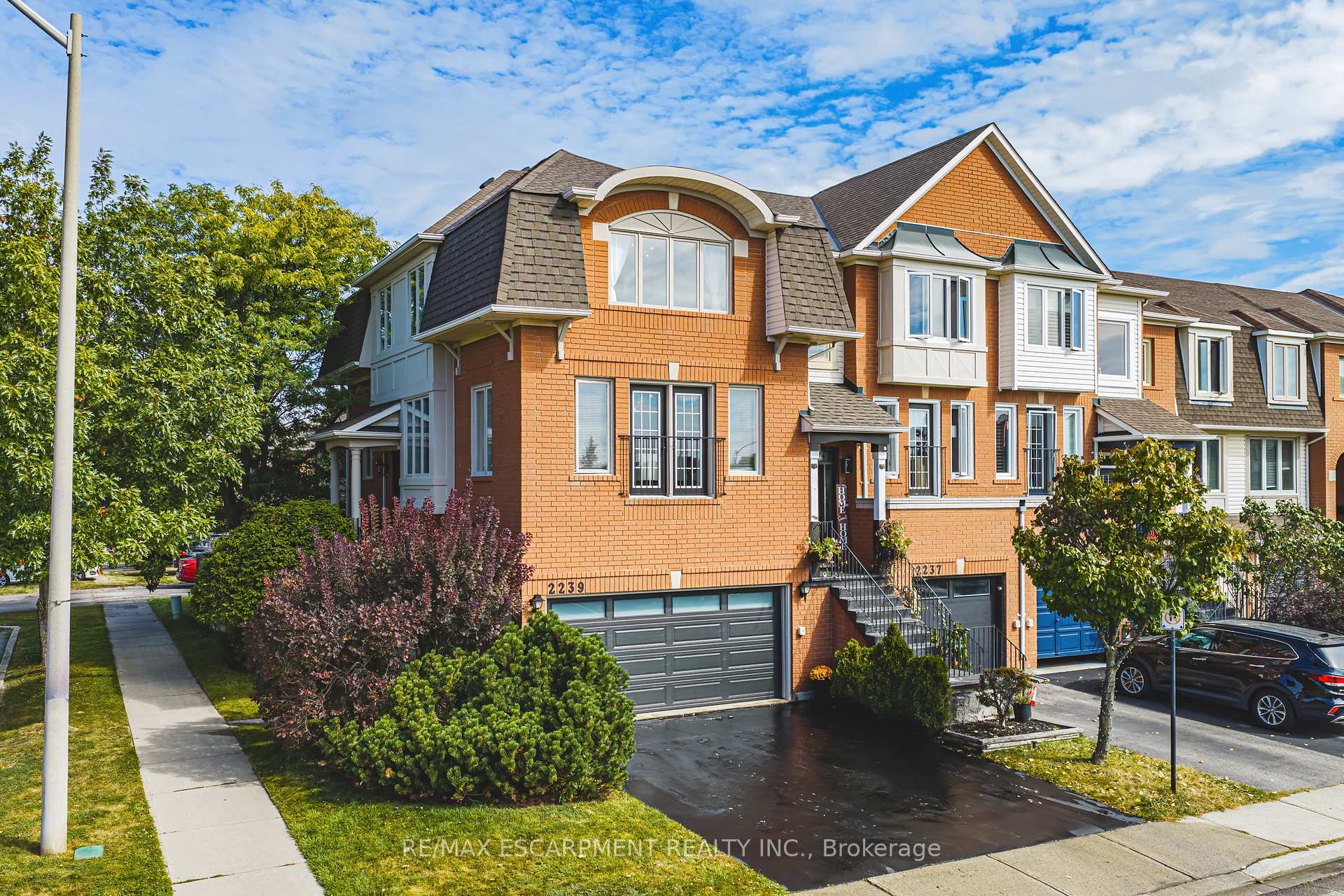 Photo 3 of 2239 Prescott Place, Burlington, Orchard — HOMEH