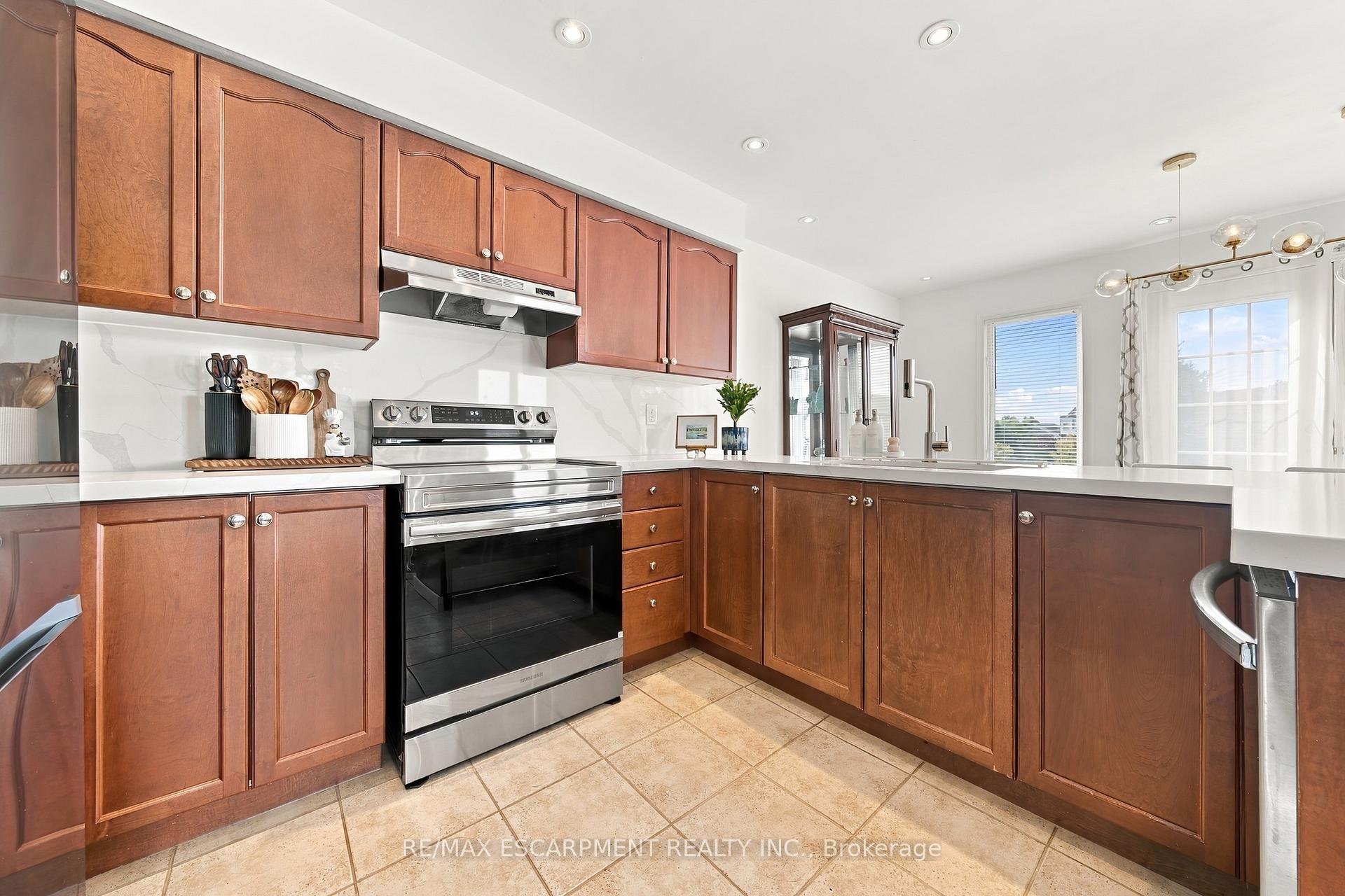 Photo 10 of 2239 Prescott Place, Burlington, Orchard — HOMEH