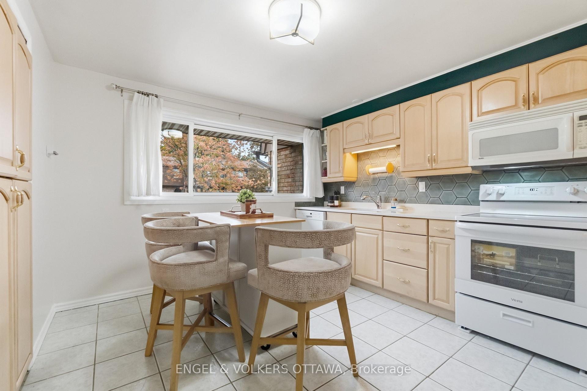 Photo 17 of Unit 18, 2 Bertona Street, Ottawa, Manordale — HOMEH