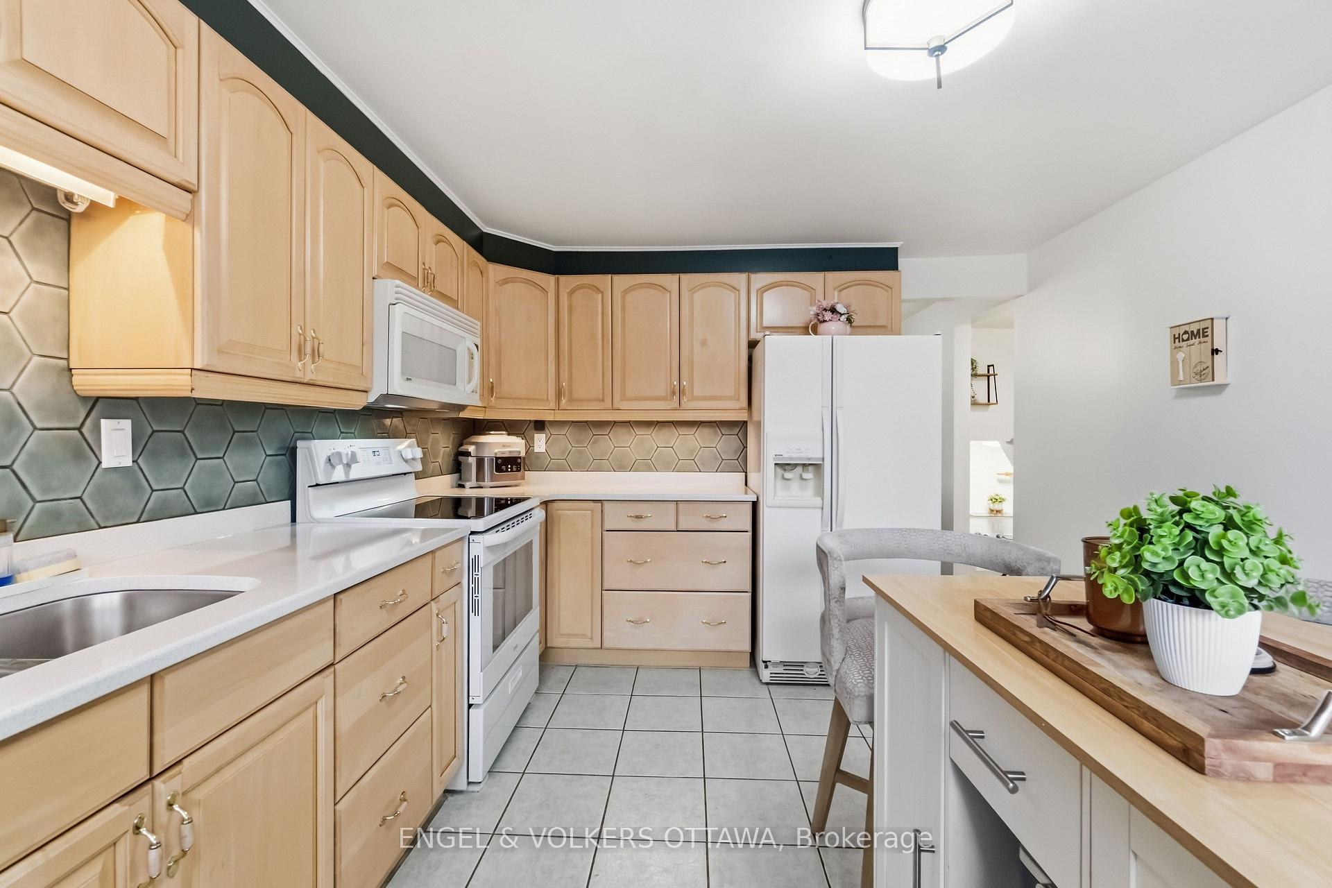 Photo 19 of Unit 18, 2 Bertona Street, Ottawa, Manordale — HOMEH