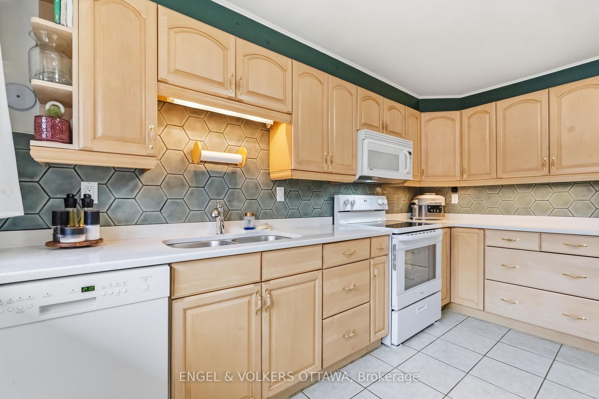 Photo 20 of Unit 18, 2 Bertona Street, Ottawa, Manordale — HOMEH