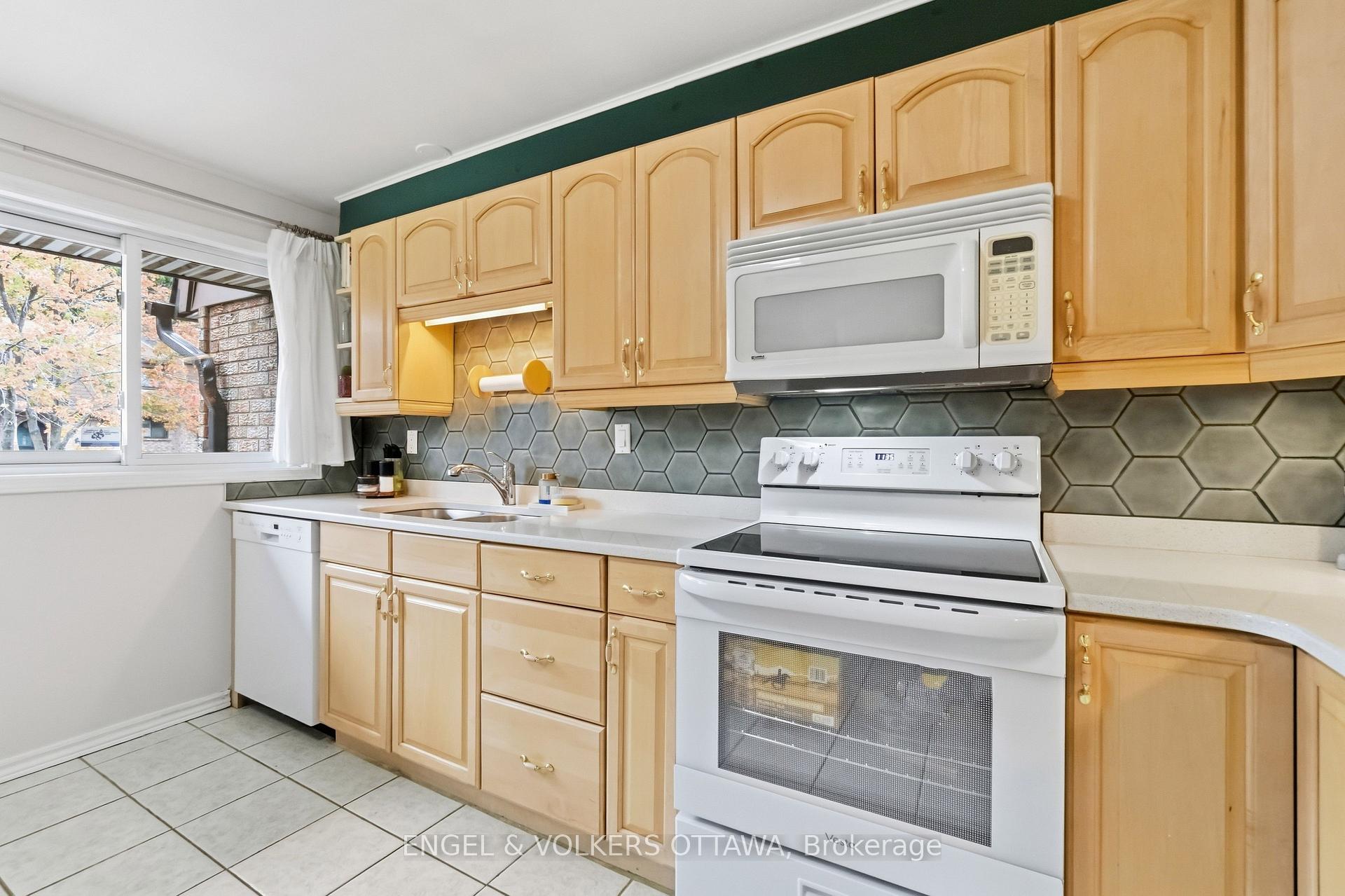 Photo 22 of Unit 18, 2 Bertona Street, Ottawa, Manordale — HOMEH