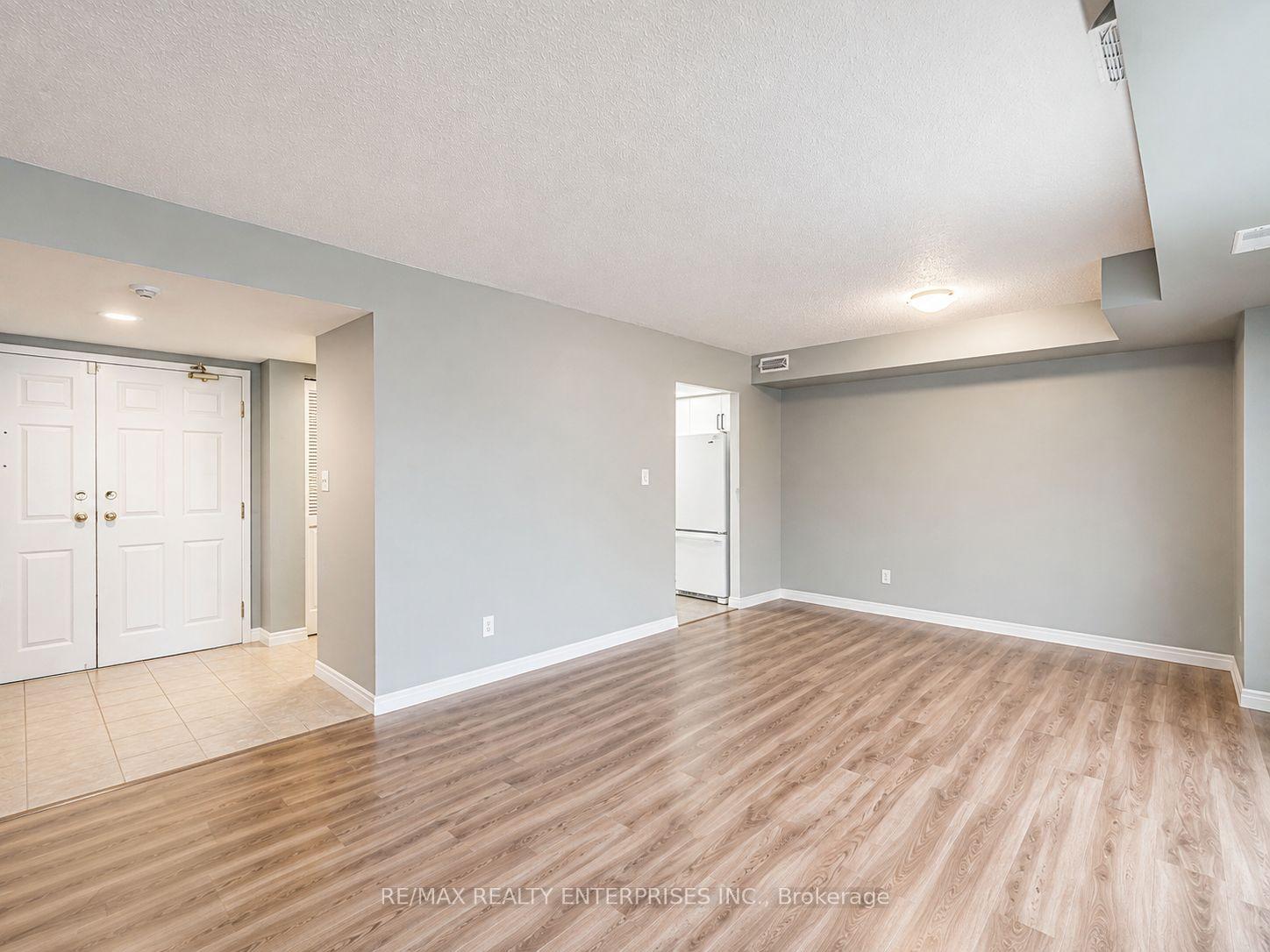 Photo 6 of Unit 105, 3267 King Street E, Kitchener, Chicopee/Freeport — HOMEH