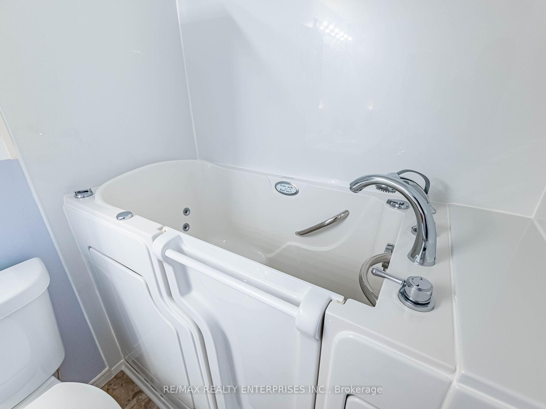 Photo 18 of Unit 105, 3267 King Street E, Kitchener, Chicopee/Freeport — HOMEH