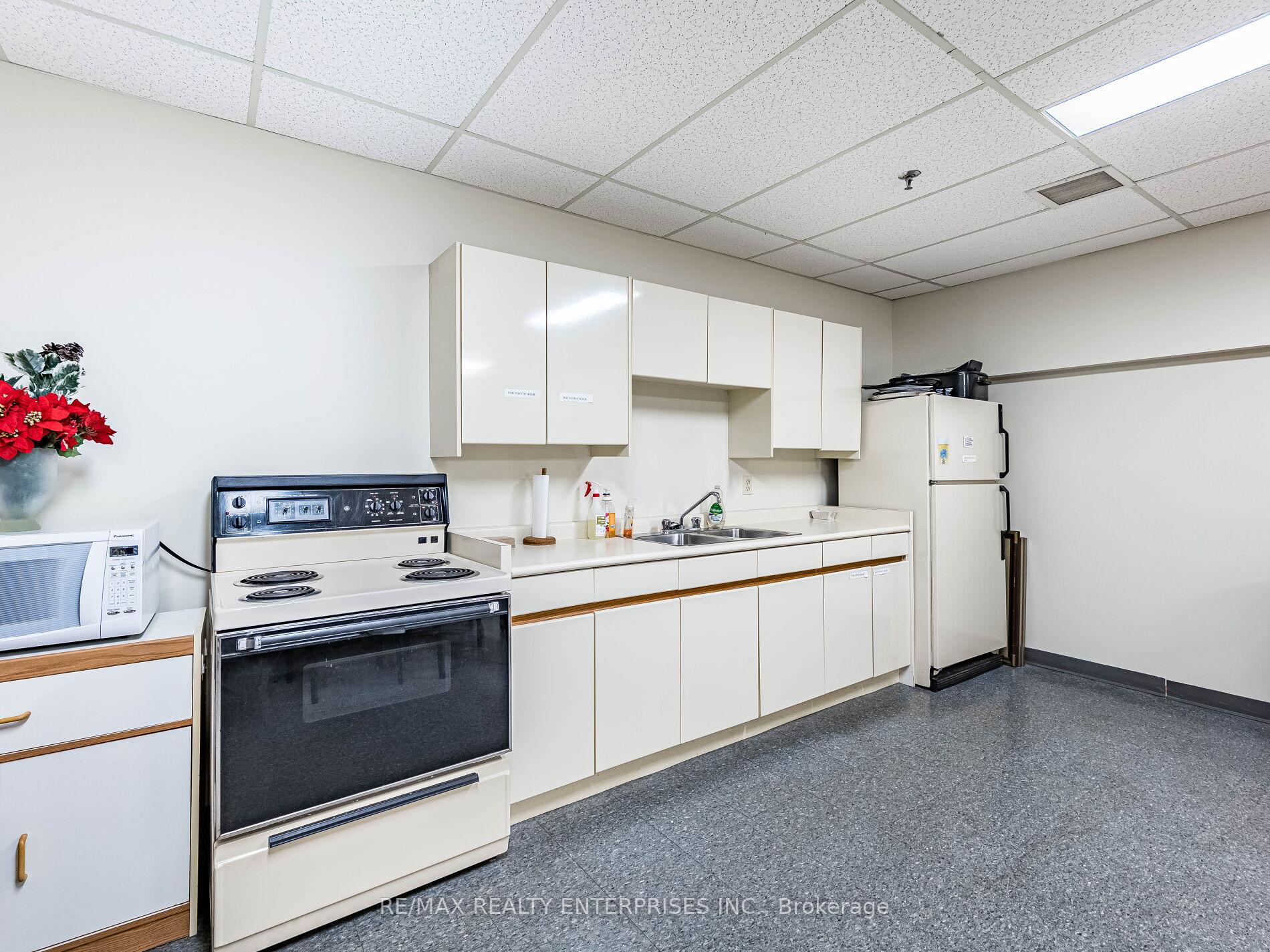 Photo 31 of Unit 105, 3267 King Street E, Kitchener, Chicopee/Freeport — HOMEH