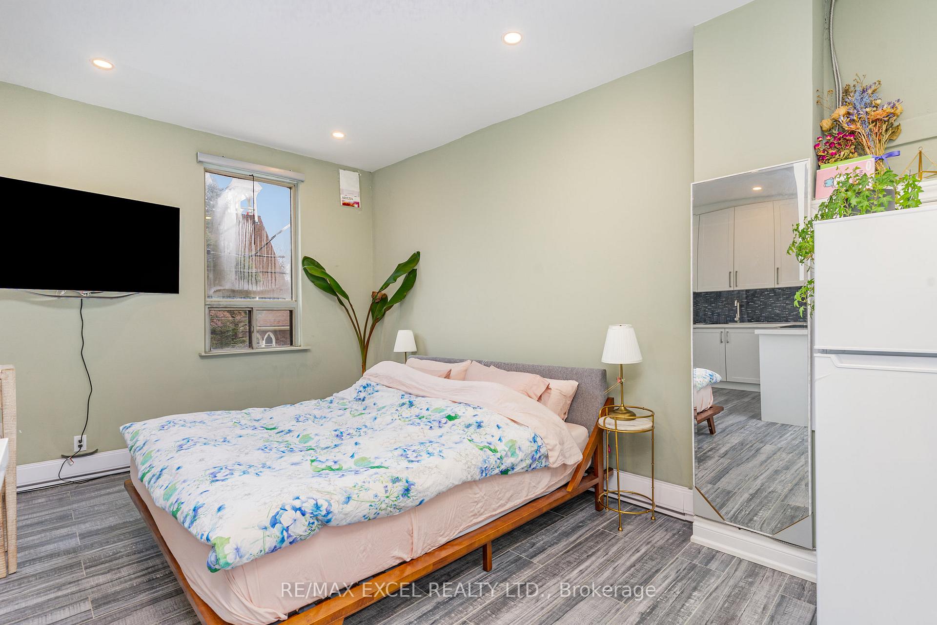 Photo 11 of 72-74 Lippincott Street, Toronto, University — HOMEH