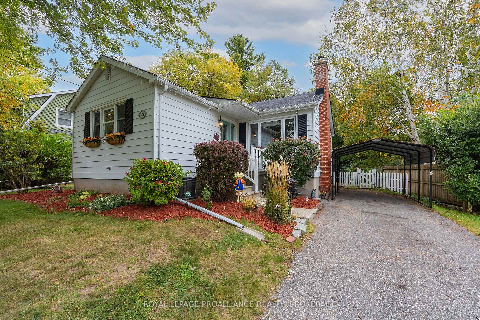 Photo 3 of 151 Hawthorne Avenue, Kingston, West of Sir John A. Blvd — HOMEH