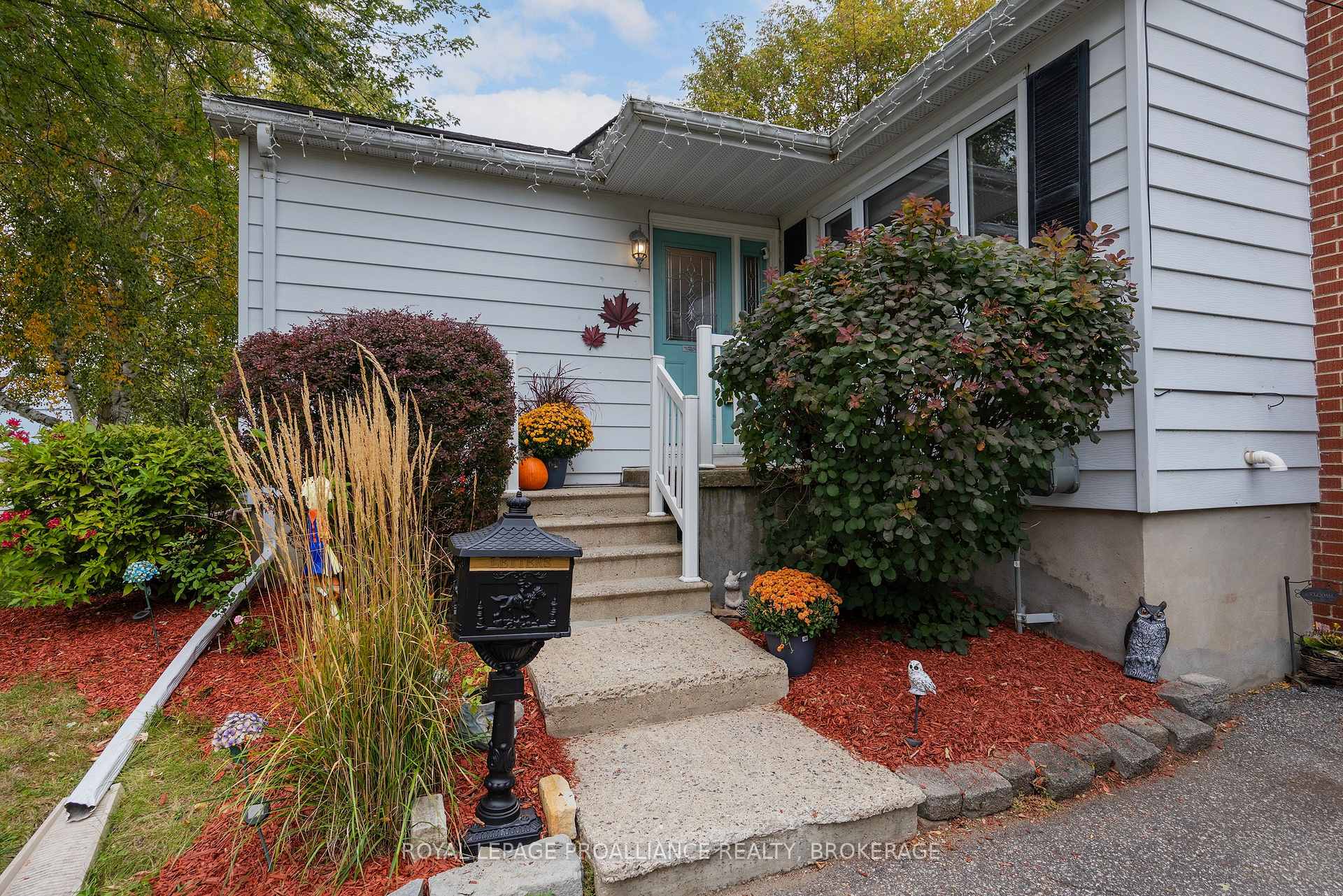 Photo 4 of 151 Hawthorne Avenue, Kingston, West of Sir John A. Blvd — HOMEH