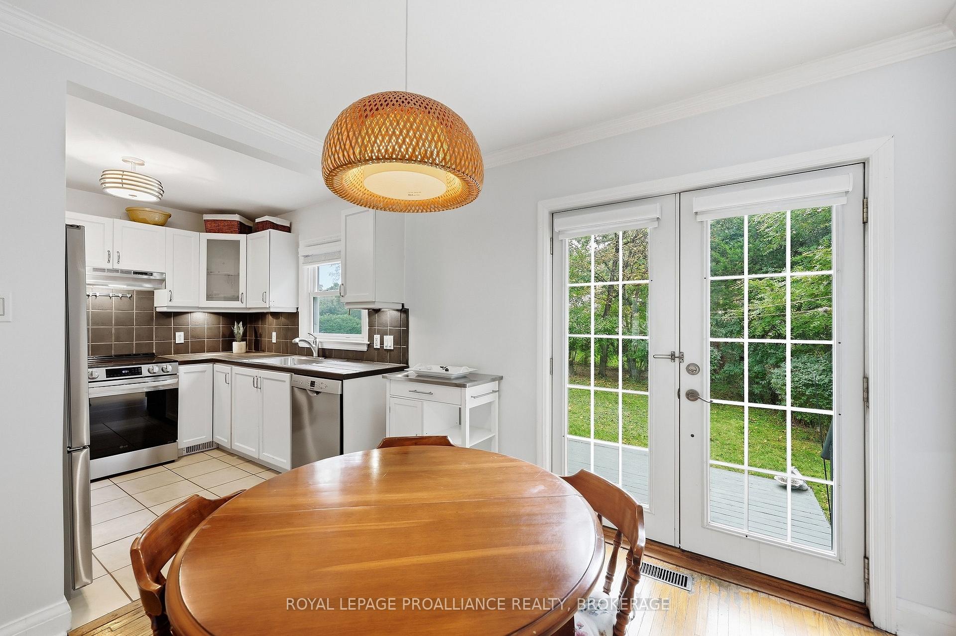 Photo 10 of 151 Hawthorne Avenue, Kingston, West of Sir John A. Blvd — HOMEH
