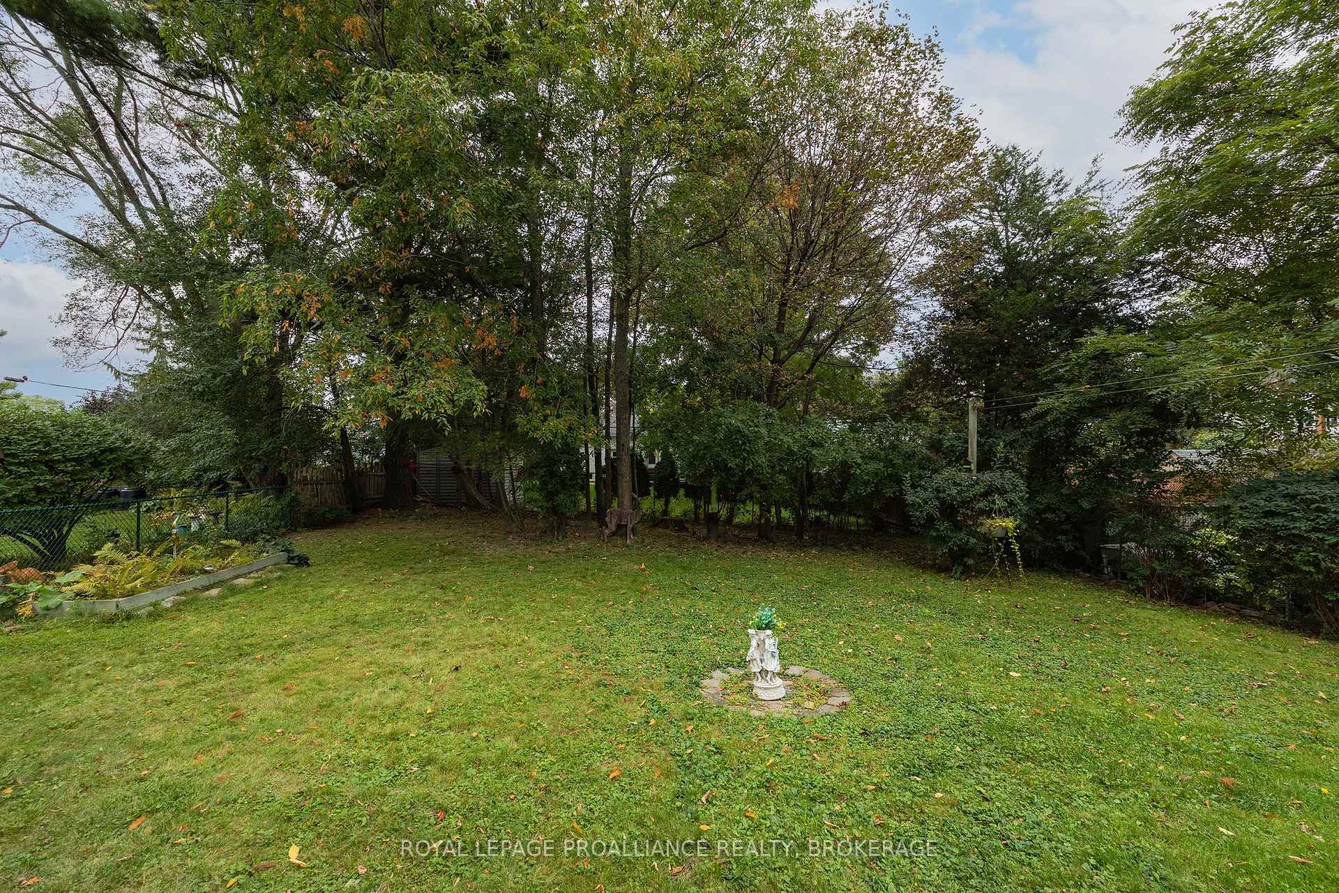 Photo 12 of 151 Hawthorne Avenue, Kingston, West of Sir John A. Blvd — HOMEH