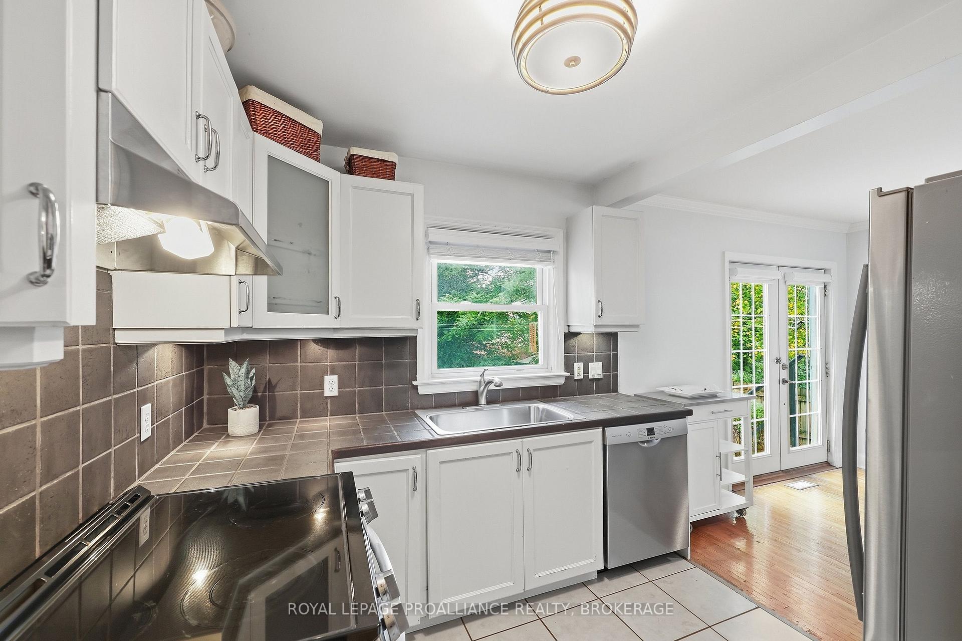 Photo 16 of 151 Hawthorne Avenue, Kingston, West of Sir John A. Blvd — HOMEH