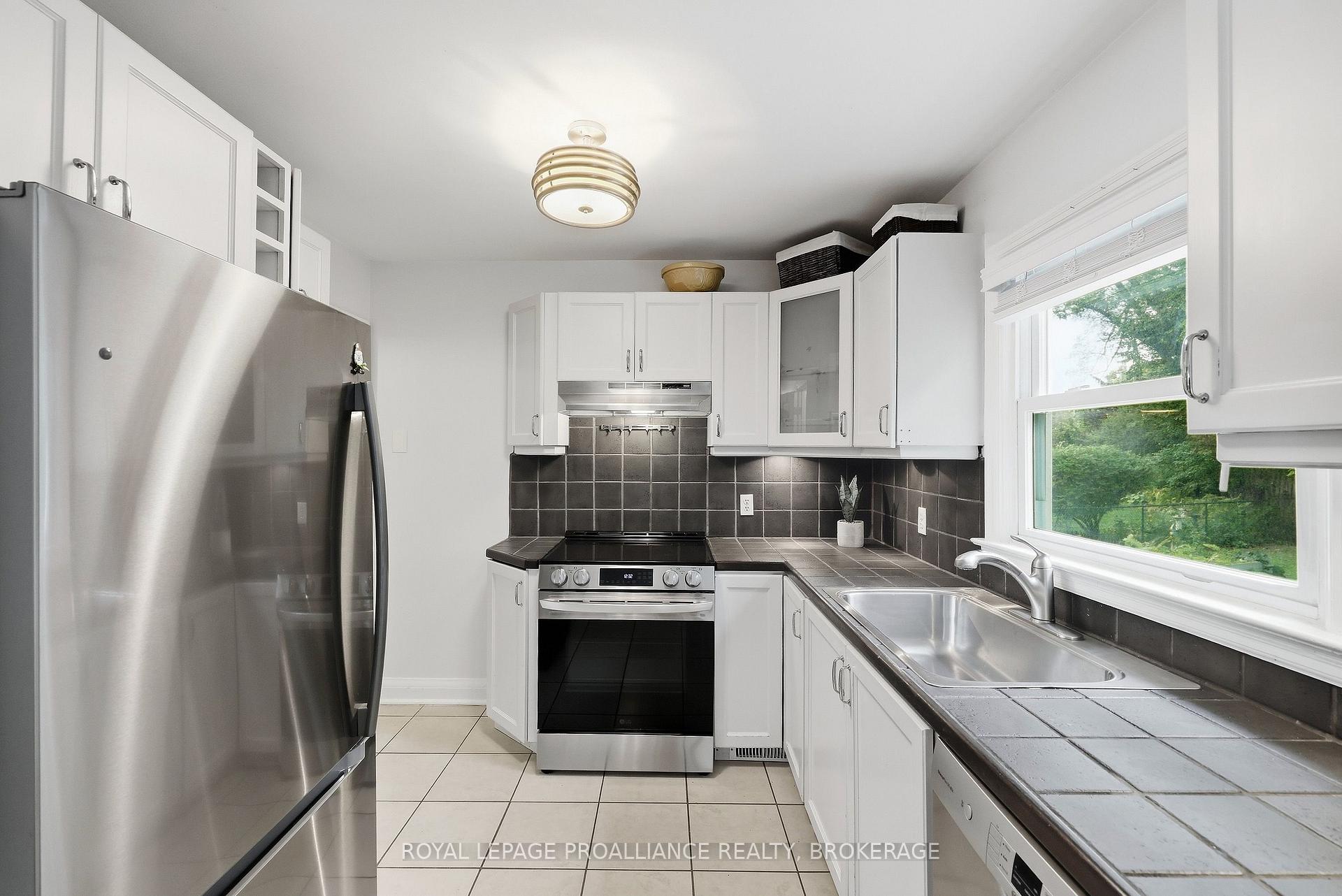 Photo 17 of 151 Hawthorne Avenue, Kingston, West of Sir John A. Blvd — HOMEH