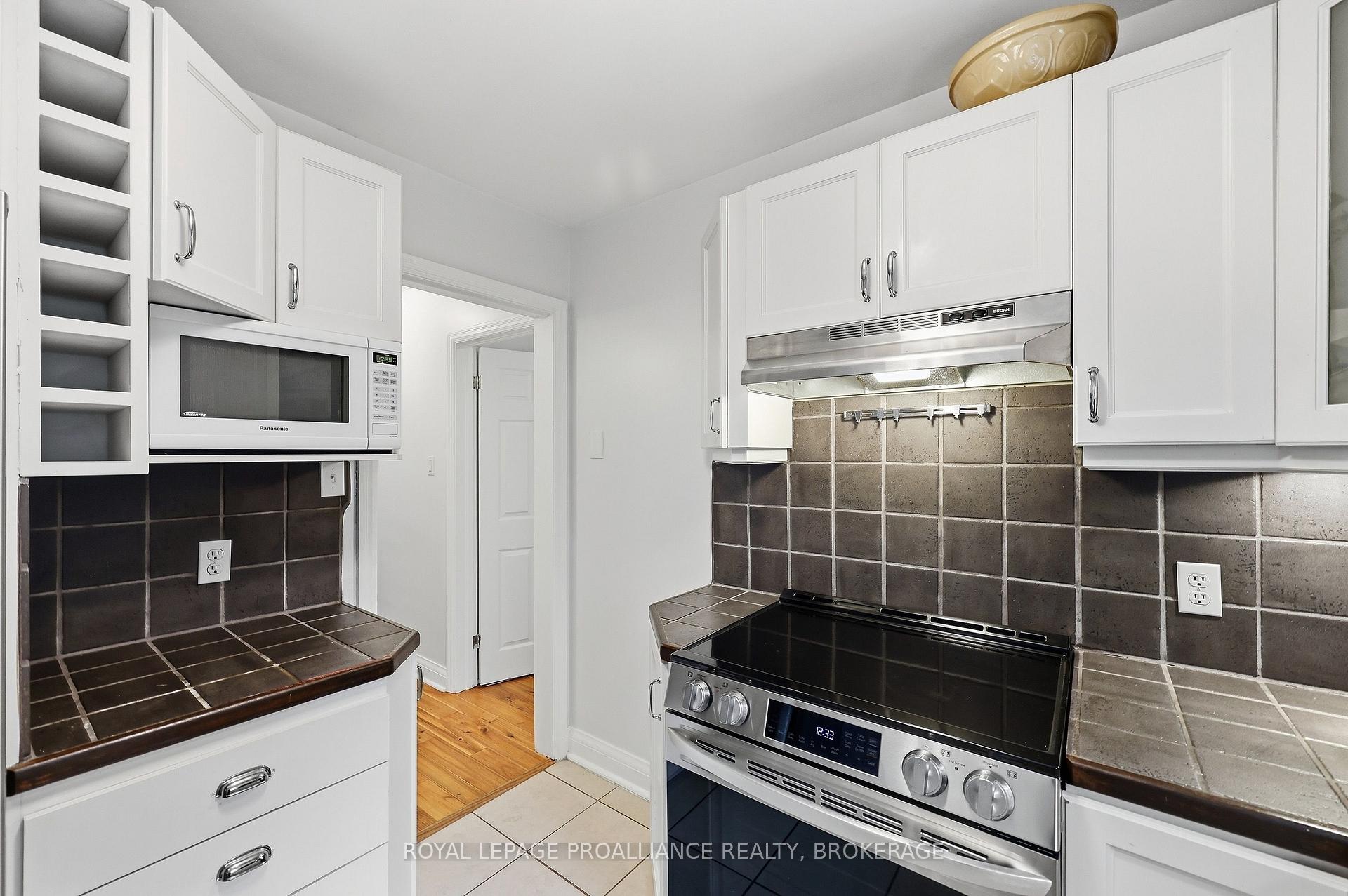 Photo 18 of 151 Hawthorne Avenue, Kingston, West of Sir John A. Blvd — HOMEH