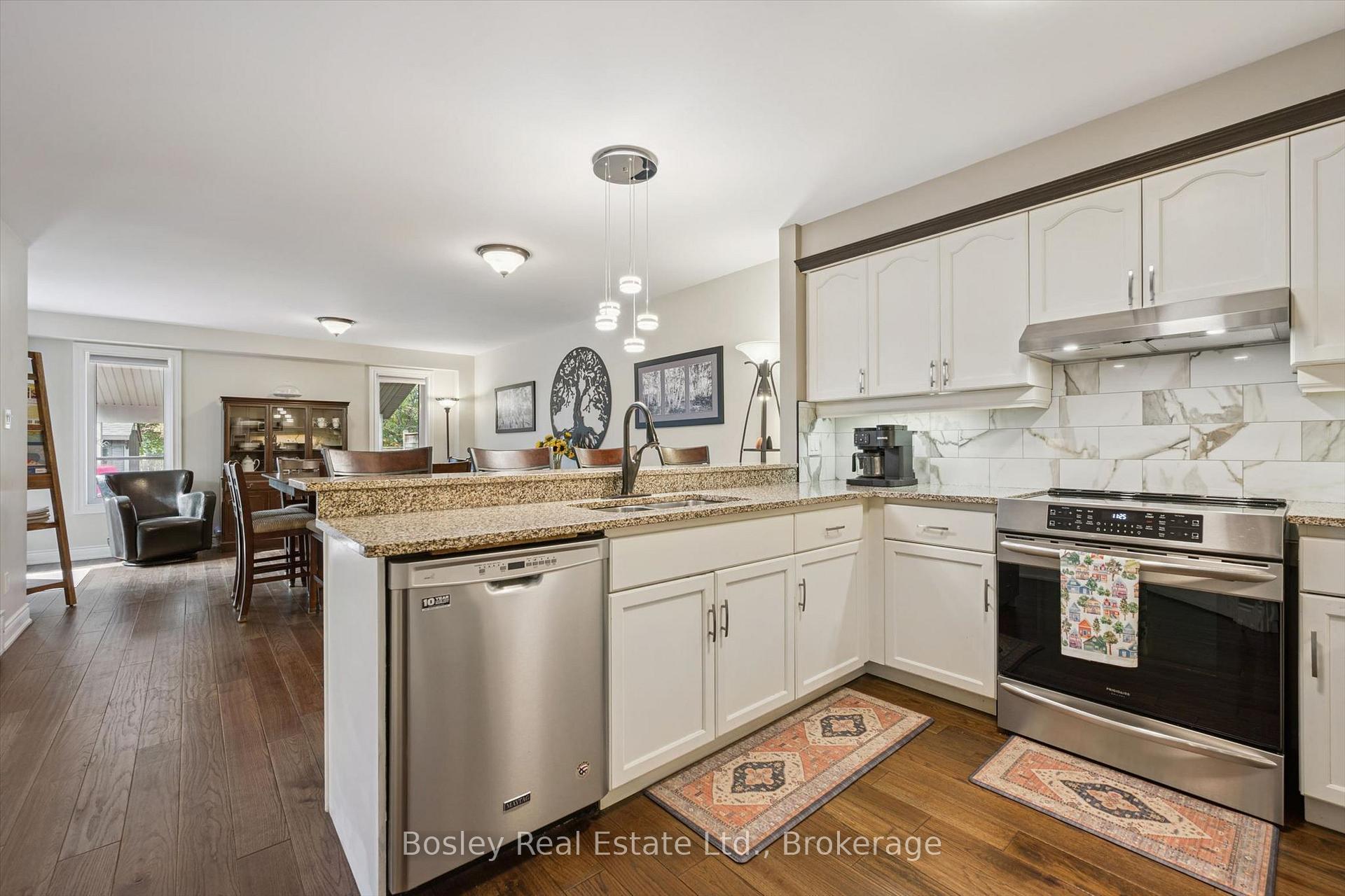 Photo 12 of 26 Glengarry Road, Orangeville — HOMEH