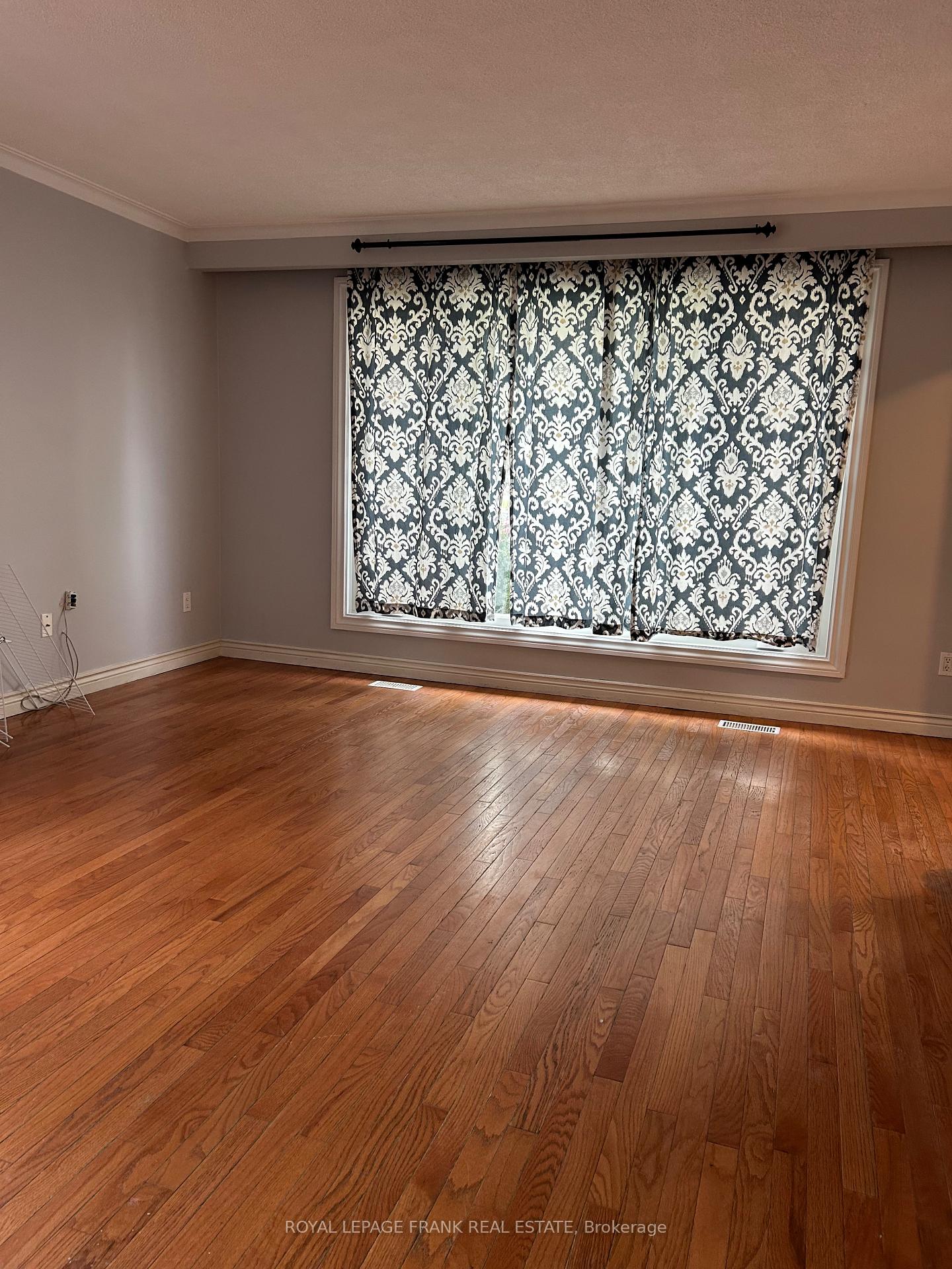 Photo 4 of 587 Harmony Road S, Oshawa, Donevan — HOMEH