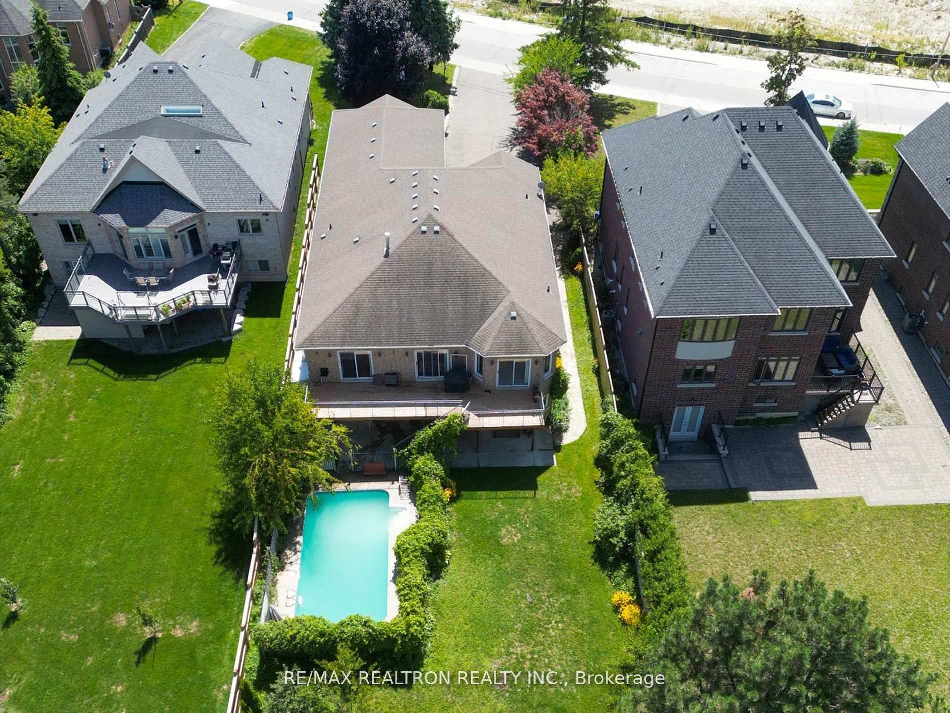 Photo 2 of 36A Puccini Drive, Richmond Hill, Oak Ridges — HOMEH