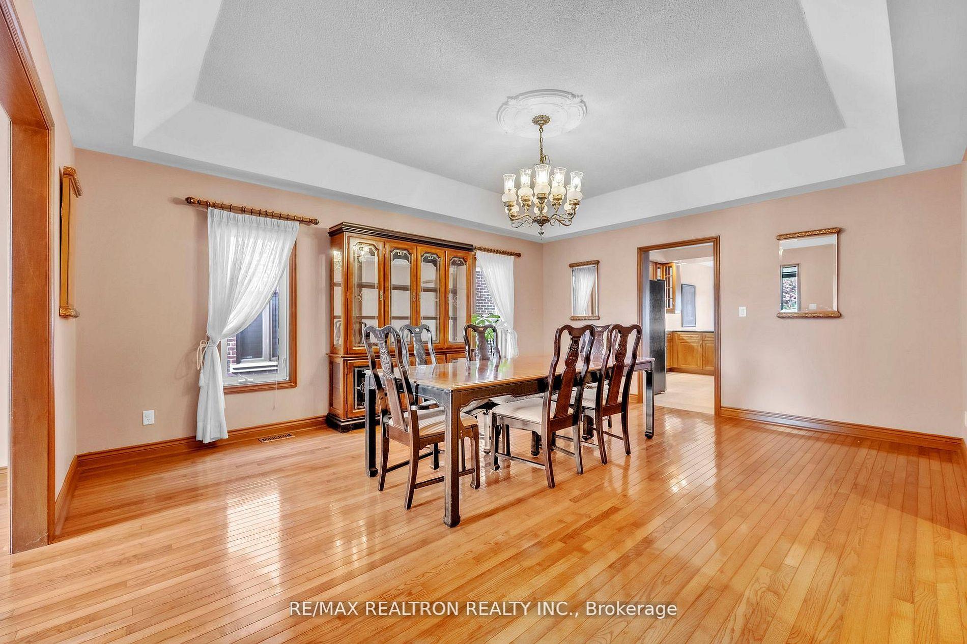 Photo 3 of 36A Puccini Drive, Richmond Hill, Oak Ridges — HOMEH
