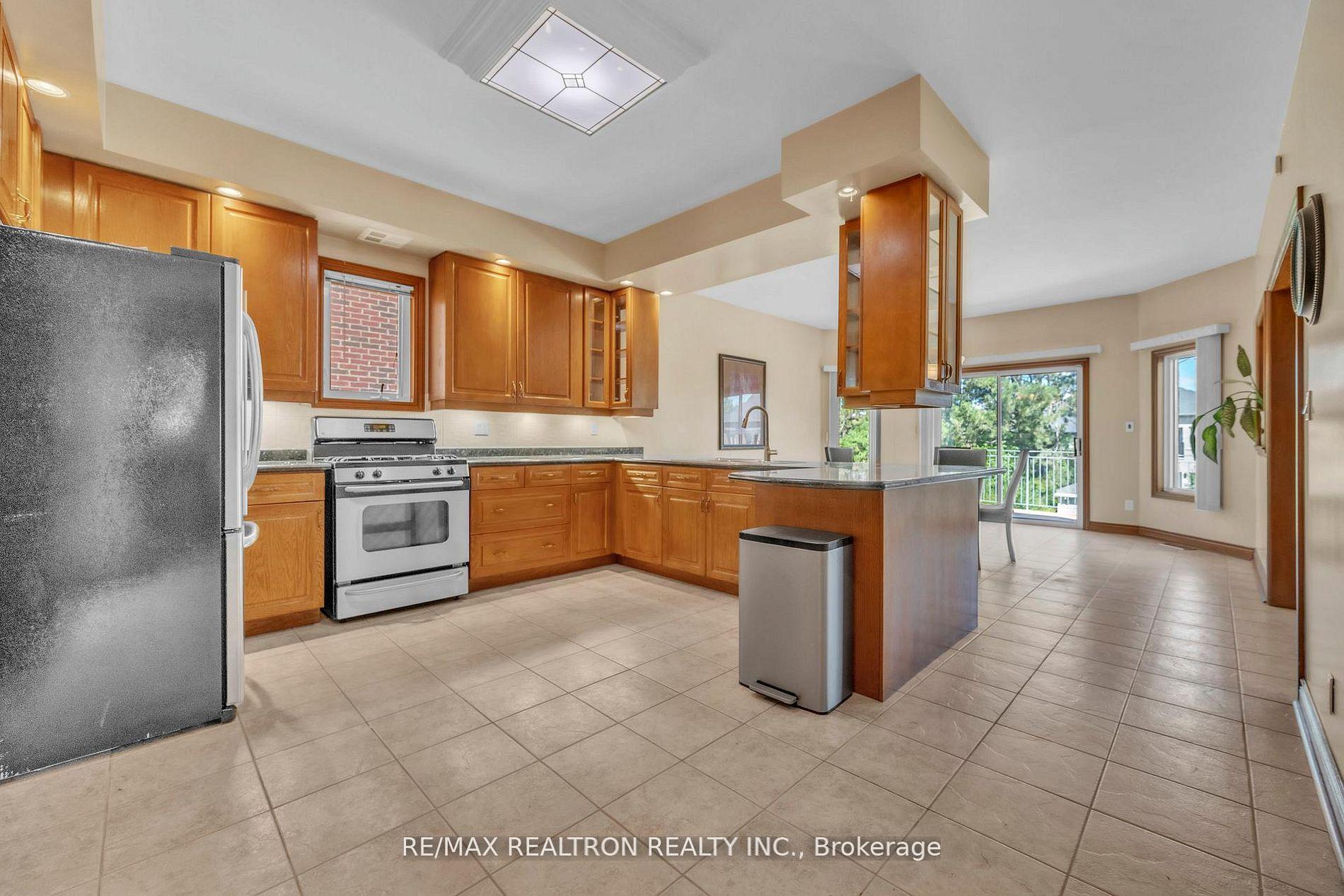 Photo 7 of 36A Puccini Drive, Richmond Hill, Oak Ridges — HOMEH