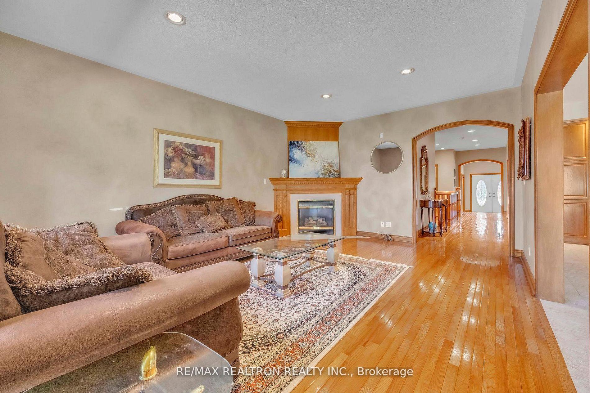 Photo 12 of 36A Puccini Drive, Richmond Hill, Oak Ridges — HOMEH