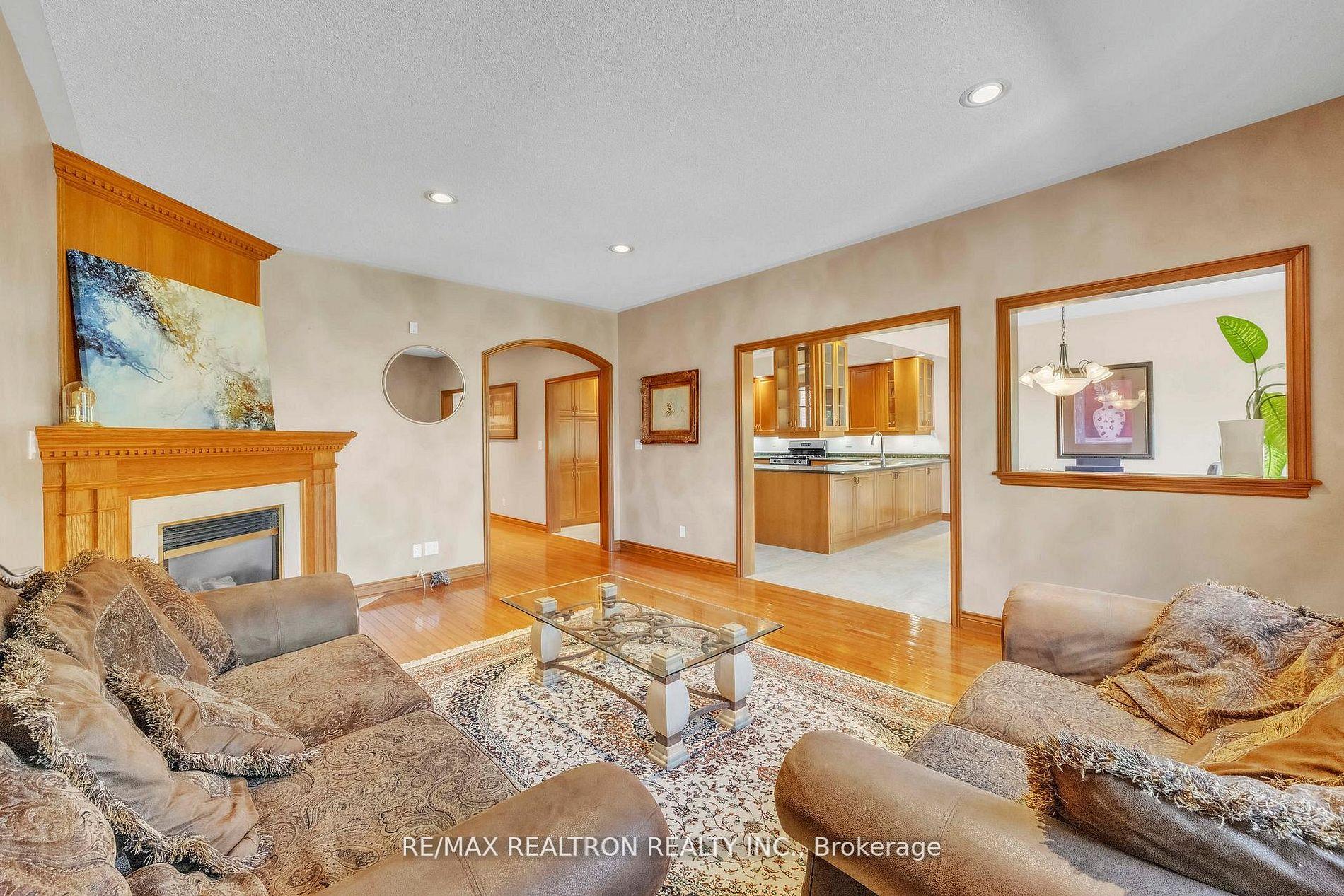 Photo 13 of 36A Puccini Drive, Richmond Hill, Oak Ridges — HOMEH