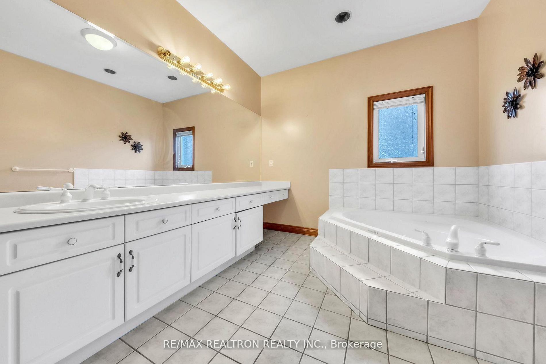 Photo 15 of 36A Puccini Drive, Richmond Hill, Oak Ridges — HOMEH