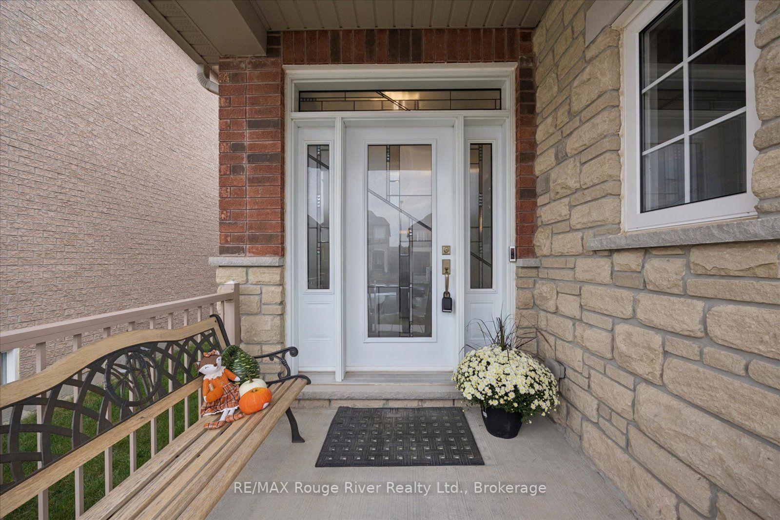 Photo 3 of 29 St Augustine Drive, Whitby, Brooklin — HOMEH