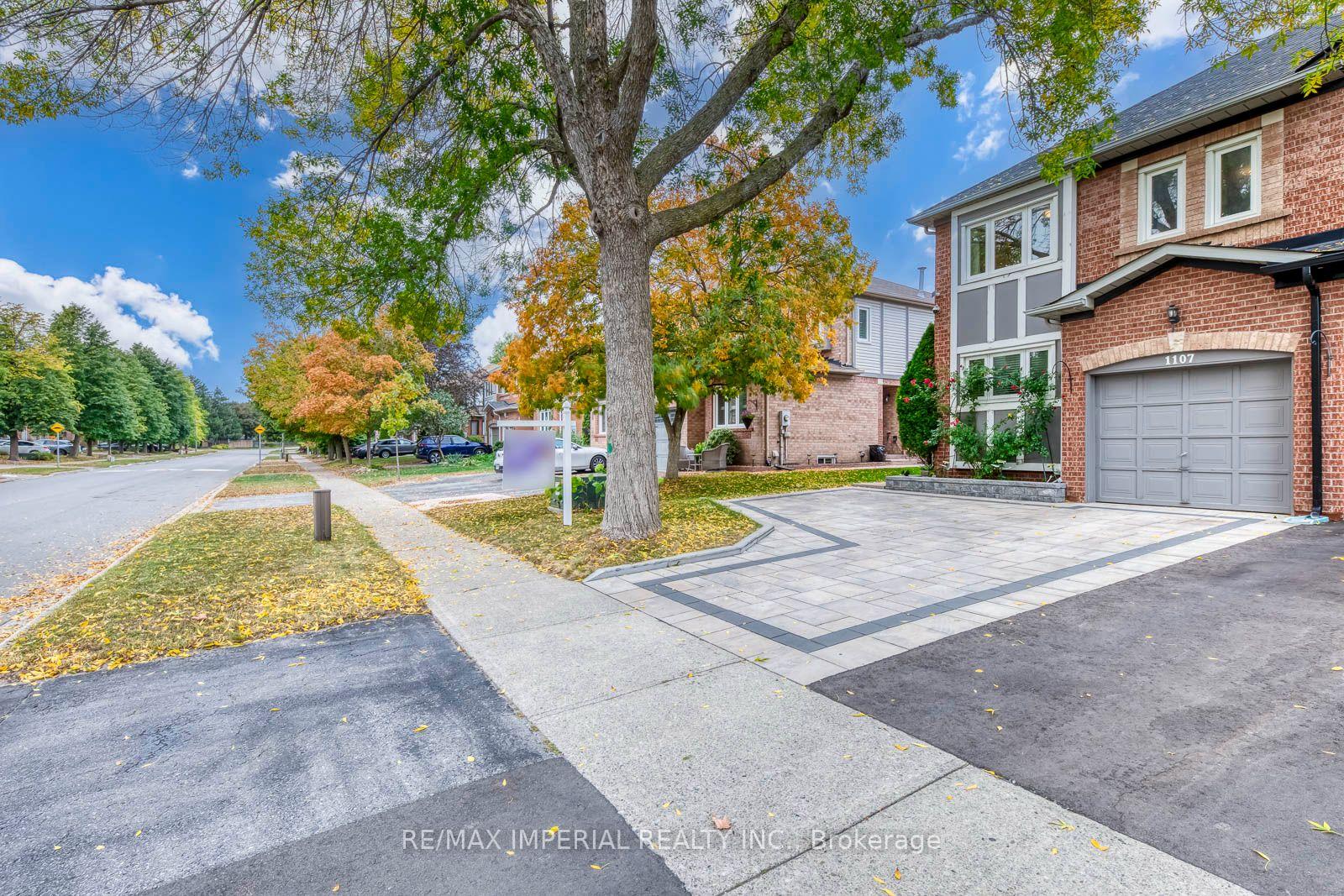 Photo 3 of 1107 Gable Drive, Oakville, Clearview — HOMEH