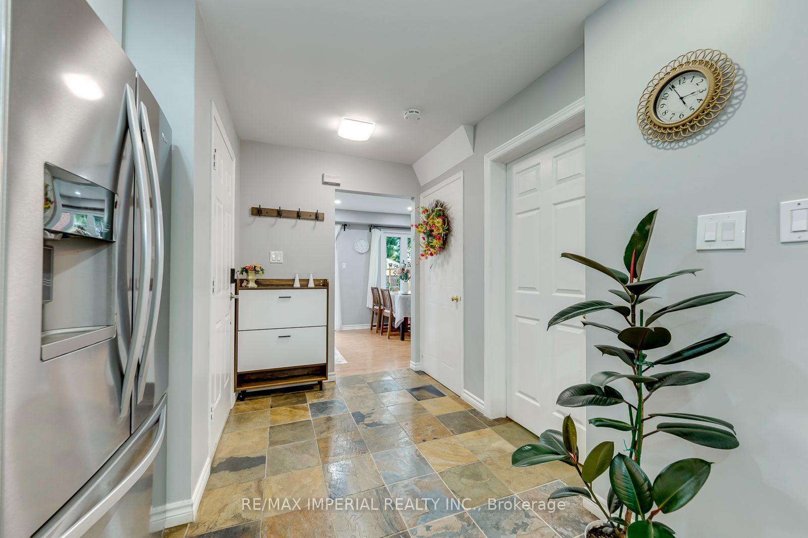 Photo 19 of 1107 Gable Drive, Oakville, Clearview — HOMEH