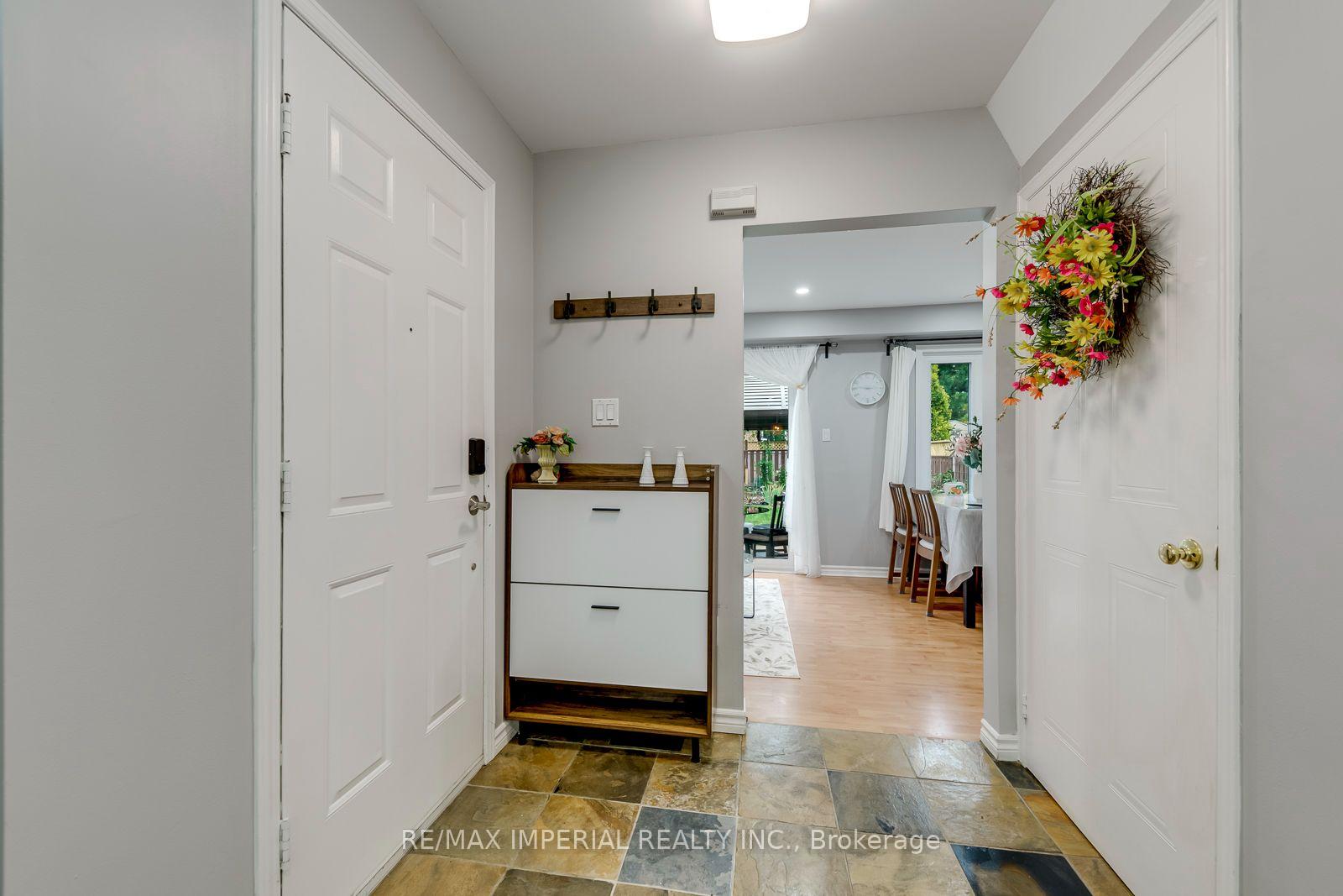 Photo 20 of 1107 Gable Drive, Oakville, Clearview — HOMEH