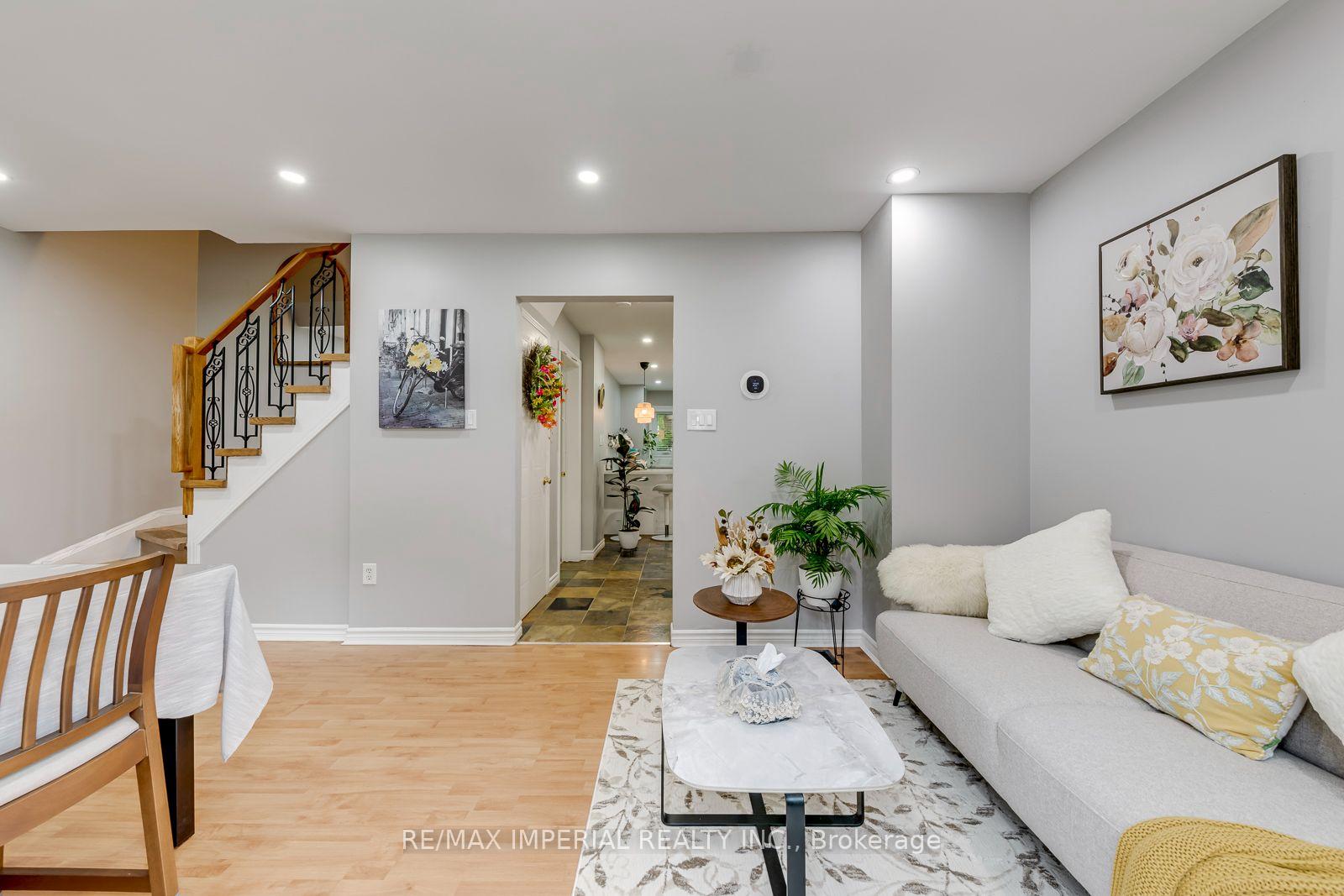 Photo 23 of 1107 Gable Drive, Oakville, Clearview — HOMEH