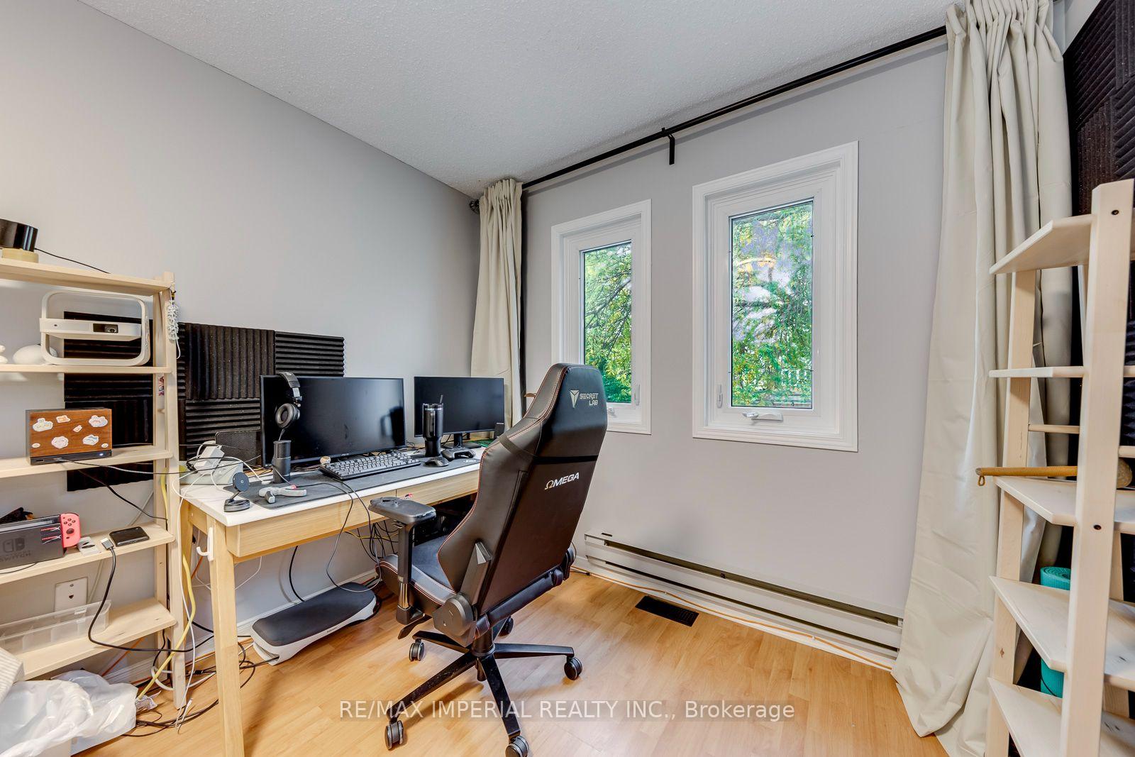 Photo 37 of 1107 Gable Drive, Oakville, Clearview — HOMEH