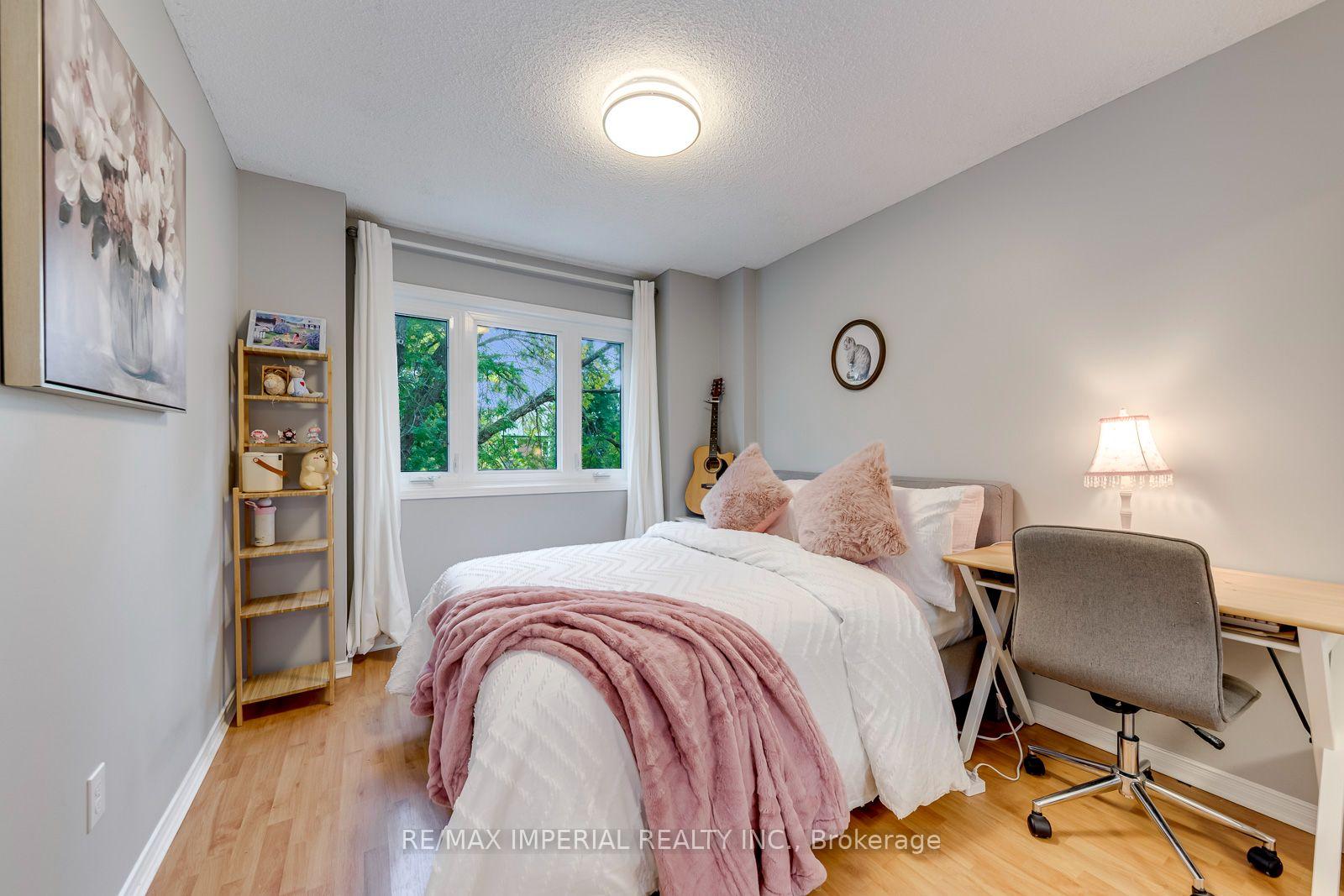 Photo 38 of 1107 Gable Drive, Oakville, Clearview — HOMEH