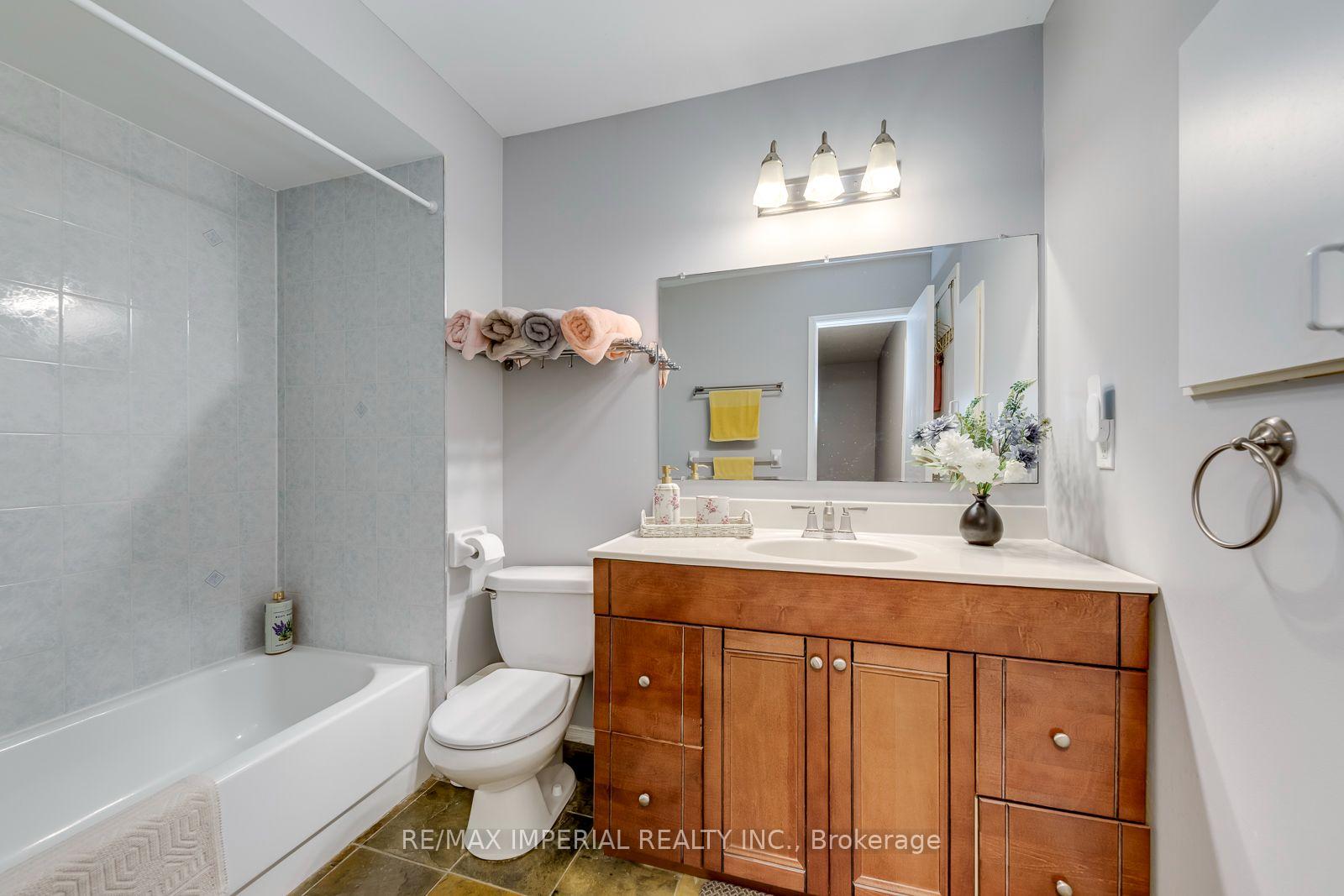 Photo 40 of 1107 Gable Drive, Oakville, Clearview — HOMEH