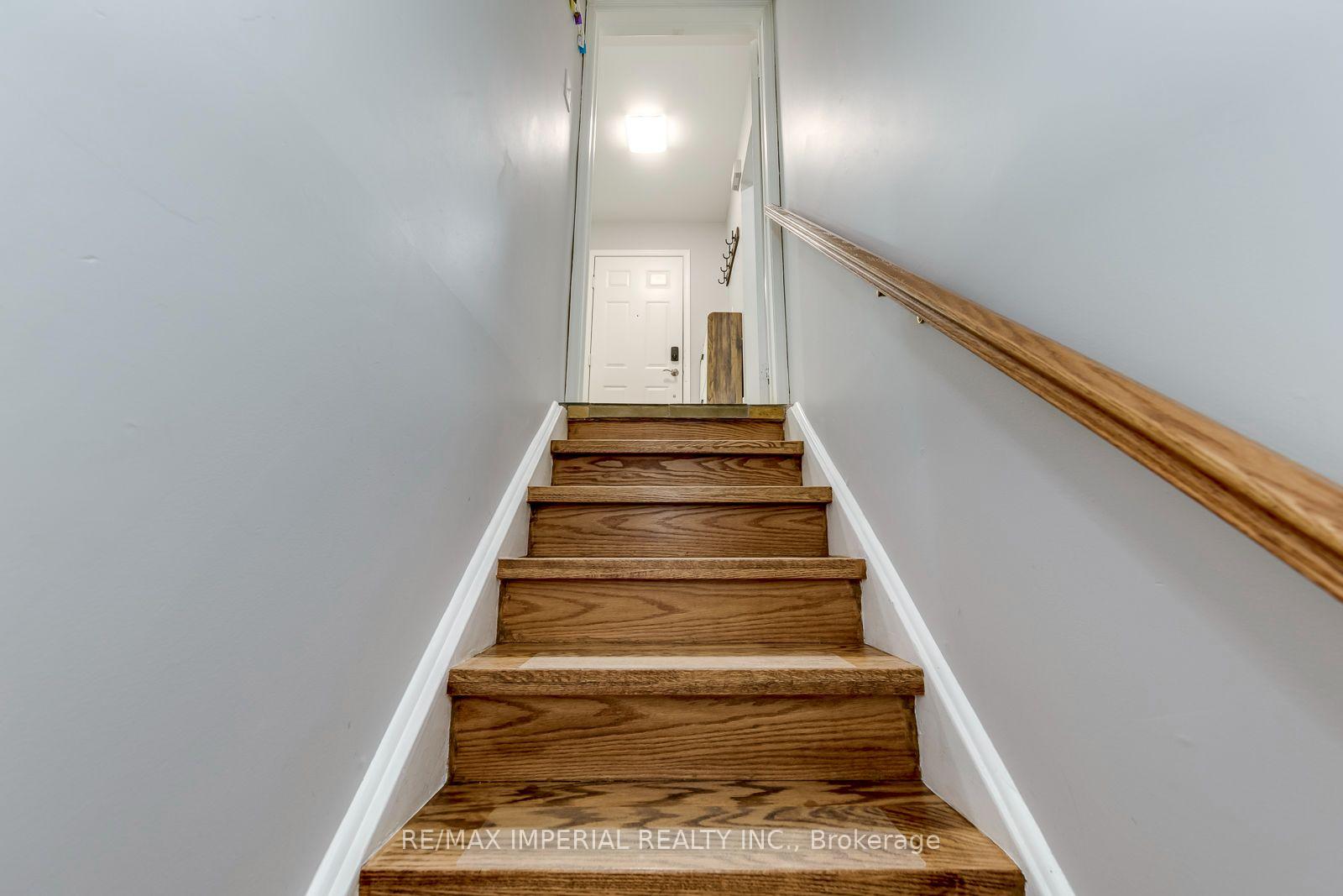 Photo 41 of 1107 Gable Drive, Oakville, Clearview — HOMEH