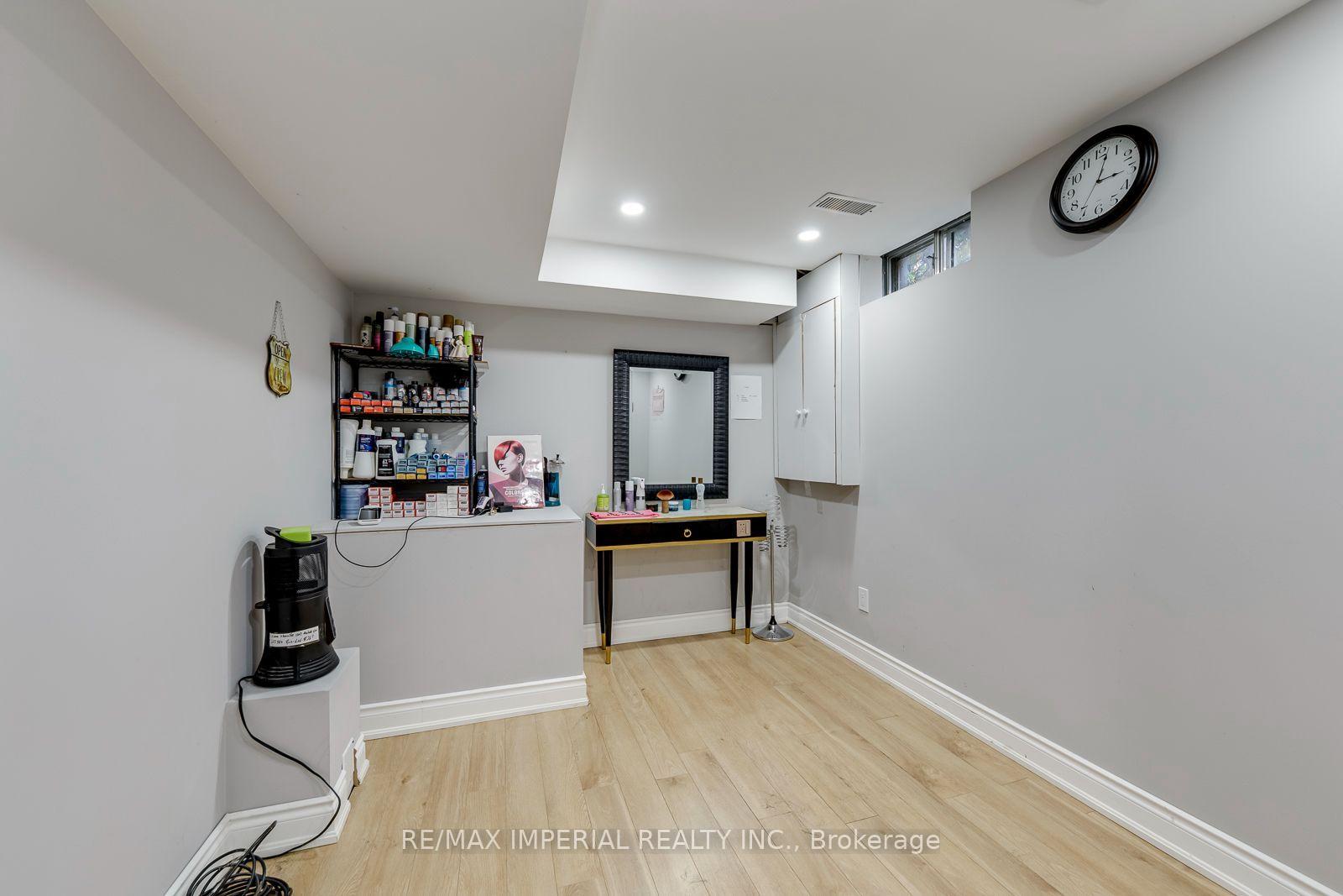 Photo 53 of 1107 Gable Drive, Oakville, Clearview — HOMEH