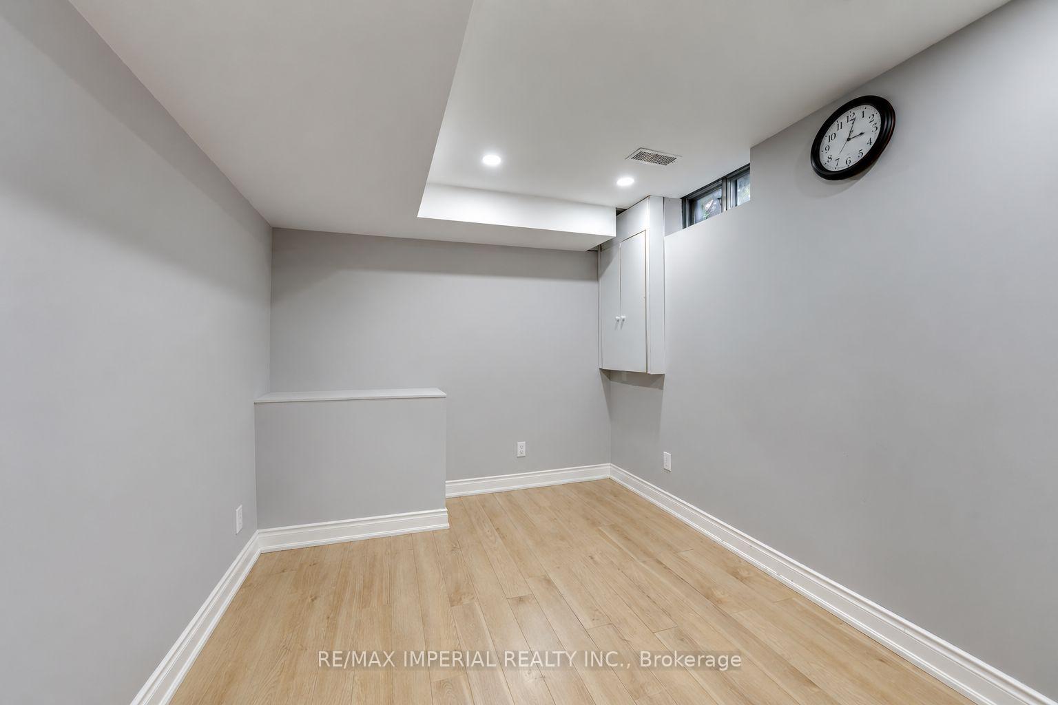 Photo 48 of 1107 Gable Drive, Oakville, Clearview — HOMEH