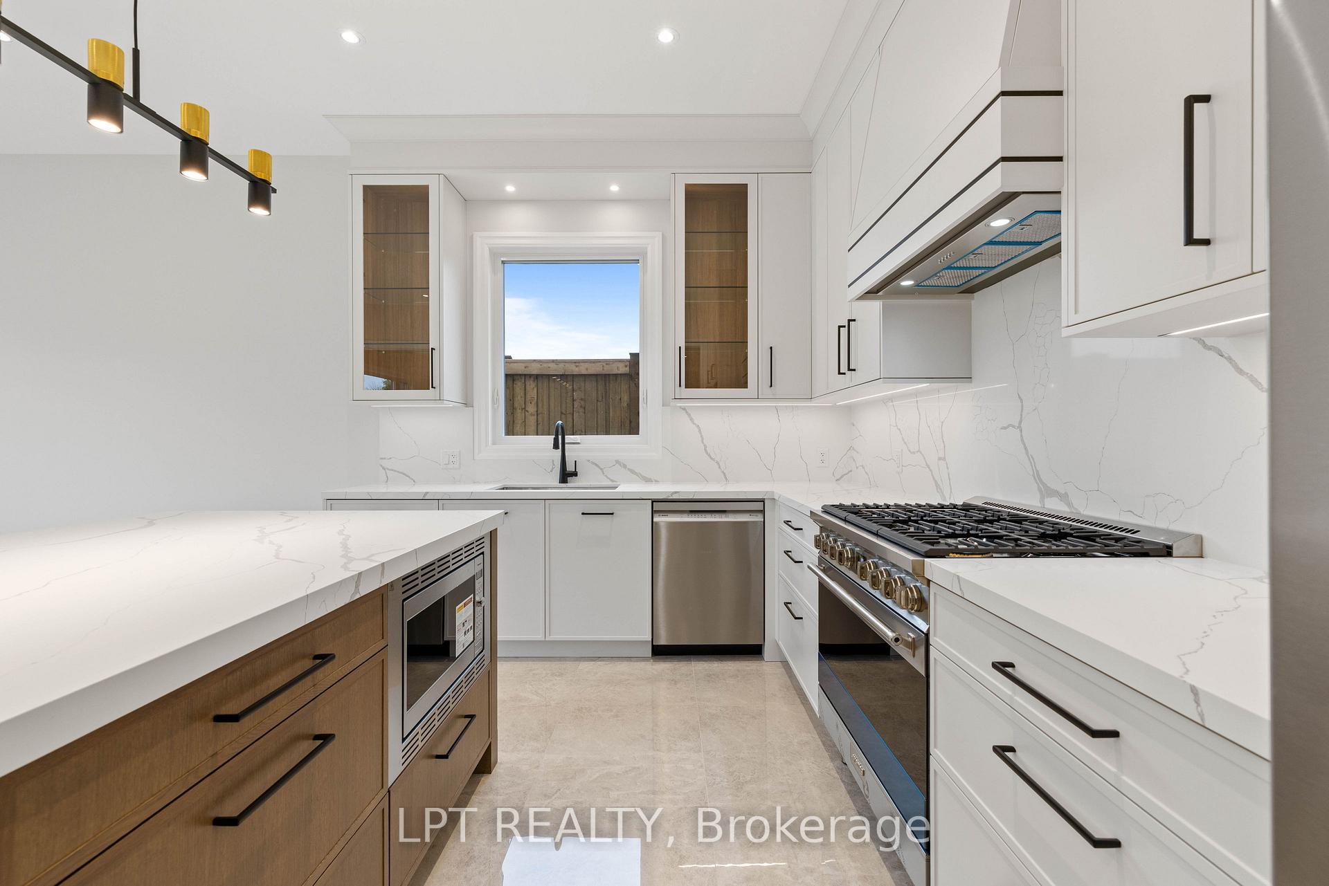 Photo 8 of 1 Richmond Park Drive, Georgina, Keswick North — HOMEH