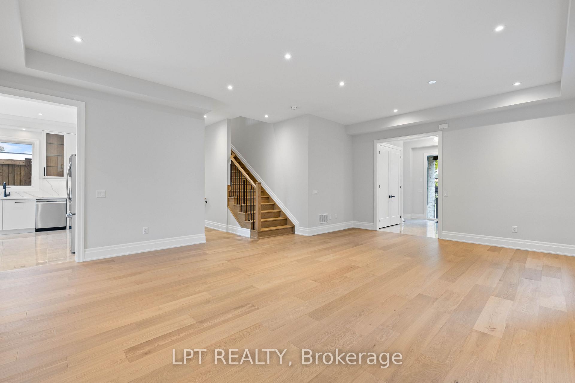 Photo 10 of 1 Richmond Park Drive, Georgina, Keswick North — HOMEH