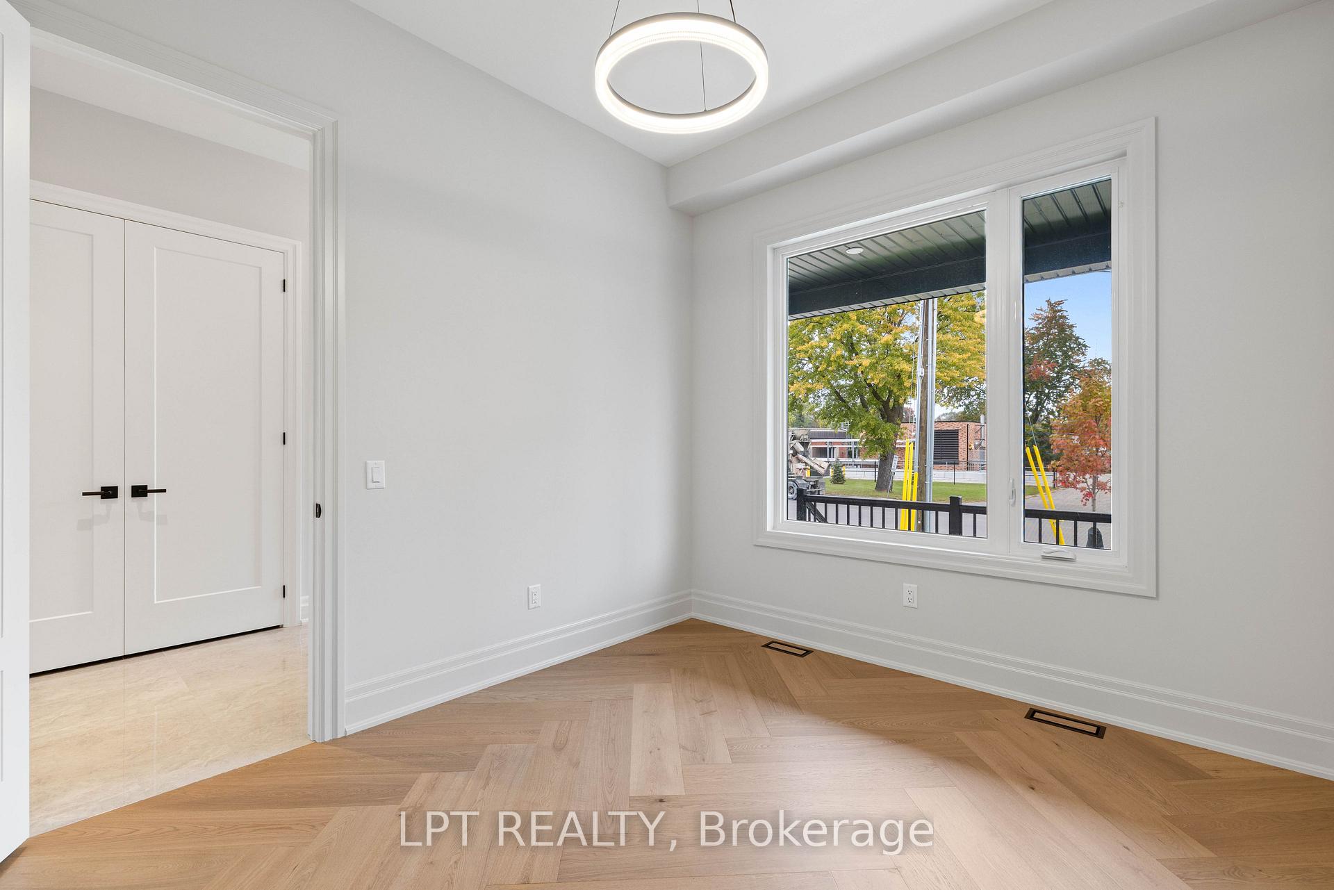 Photo 11 of 1 Richmond Park Drive, Georgina, Keswick North — HOMEH