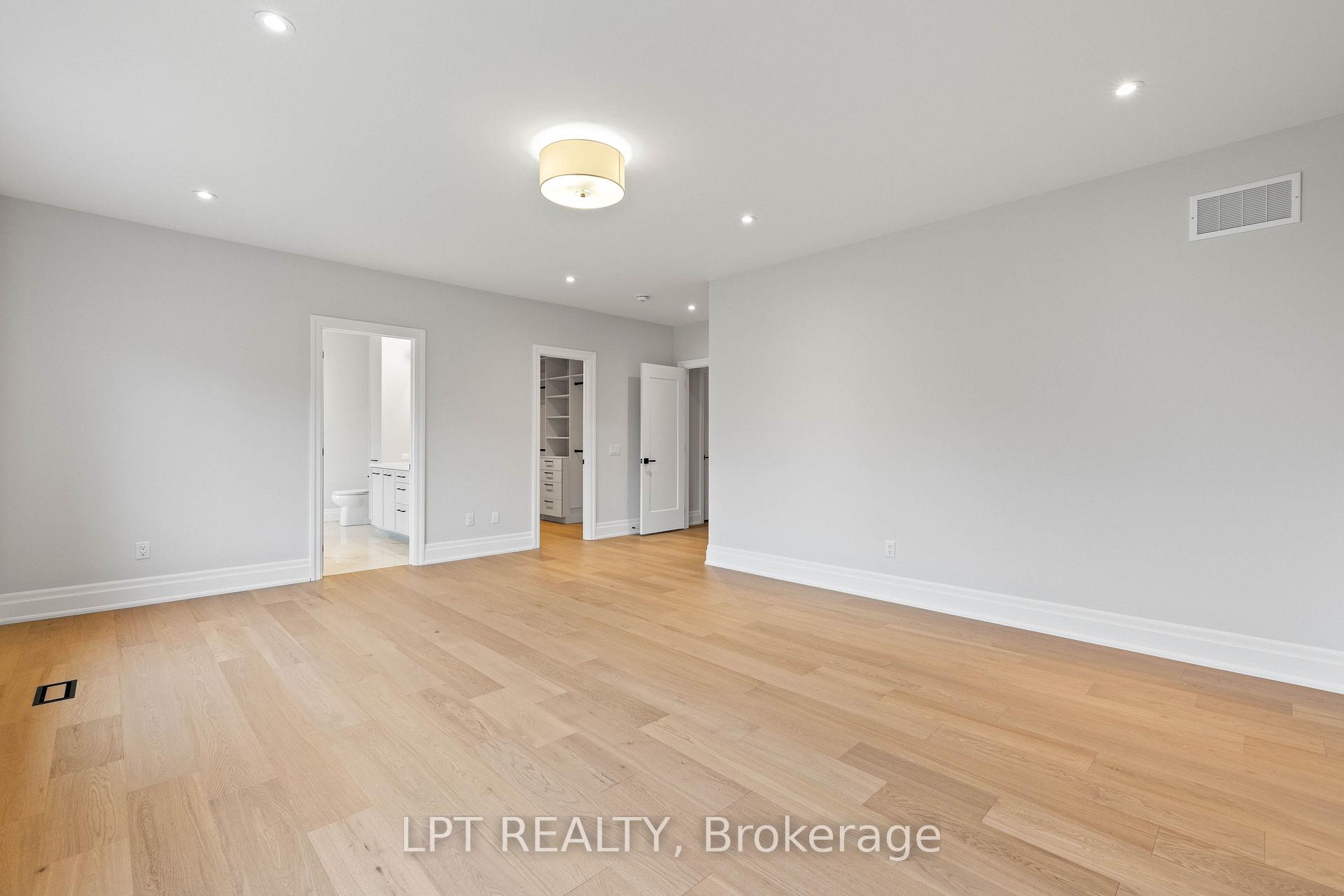 Photo 13 of 1 Richmond Park Drive, Georgina, Keswick North — HOMEH