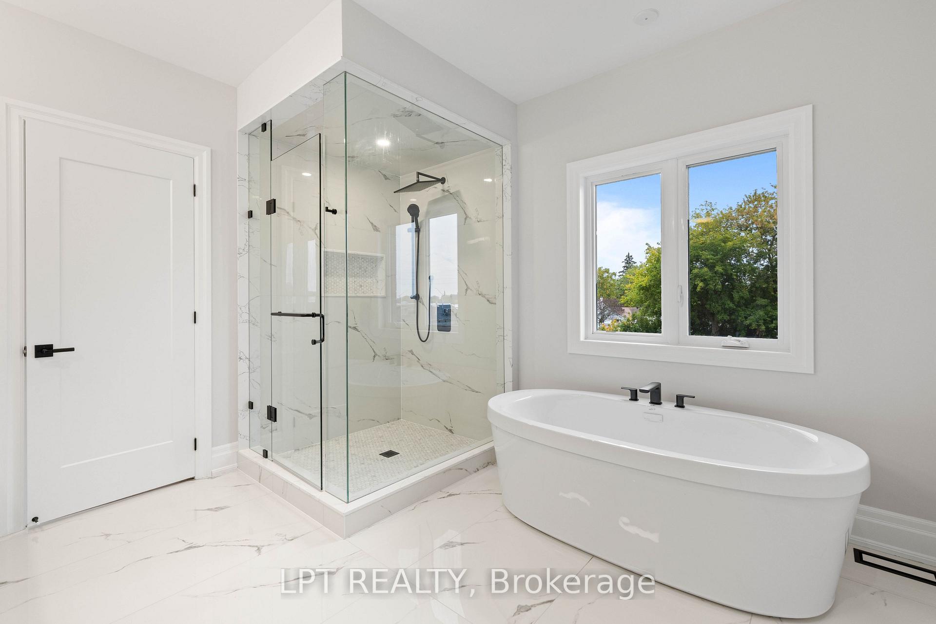 Photo 15 of 1 Richmond Park Drive, Georgina, Keswick North — HOMEH