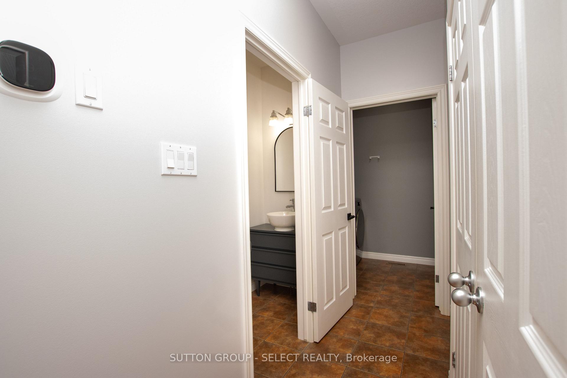 Photo 8 of 4125 Masterson Circle, London, South V — HOMEH