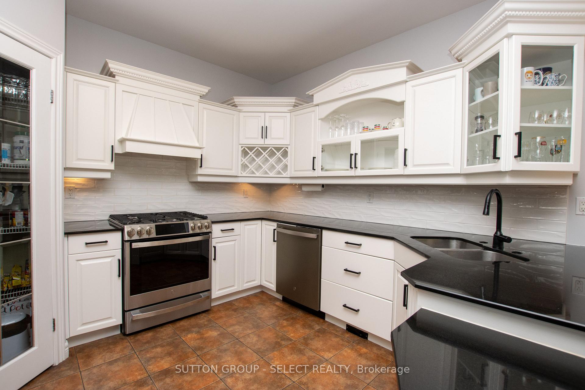Photo 21 of 4125 Masterson Circle, London, South V — HOMEH