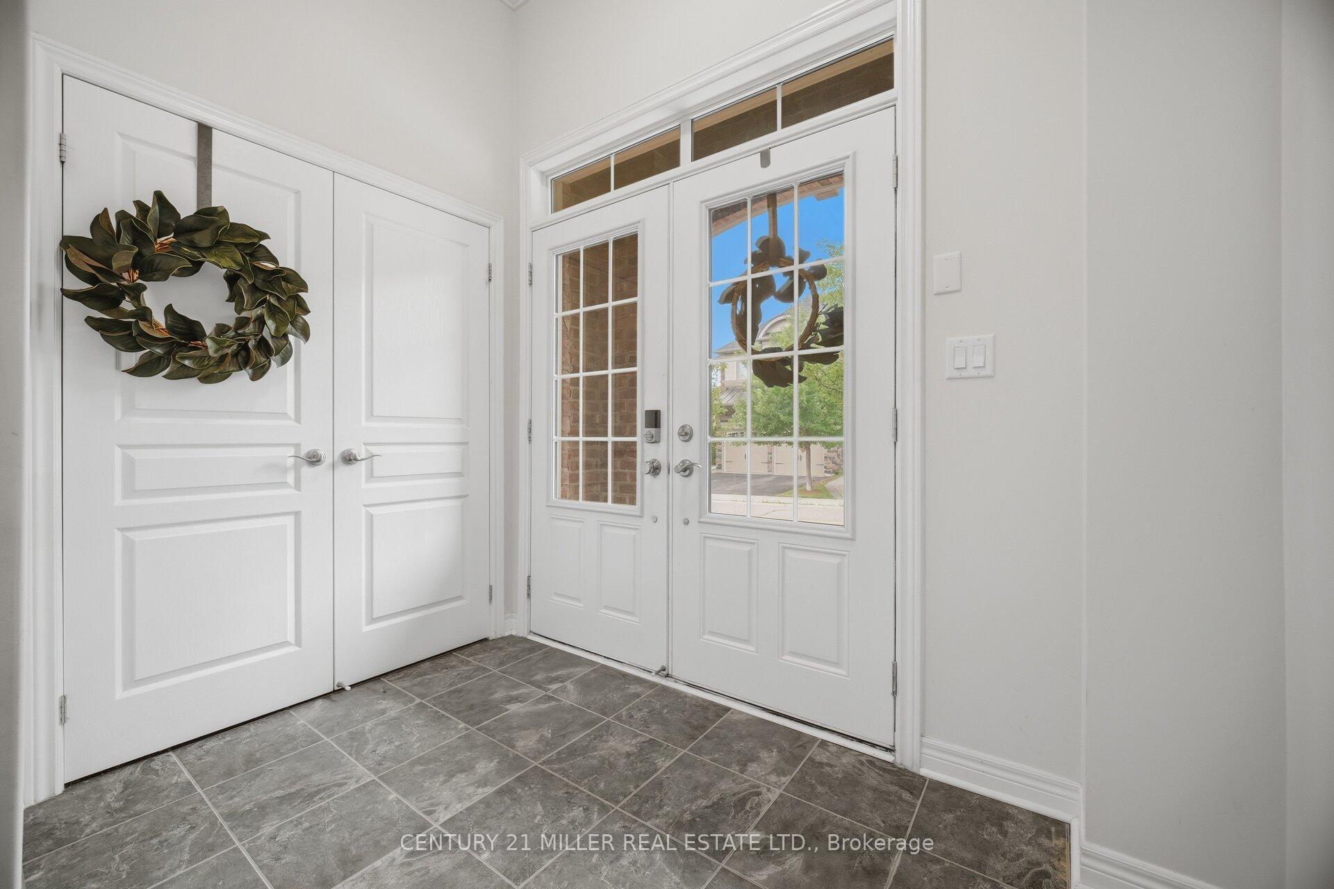 Photo 4 of 2455 Village Common, Oakville, Bronte Creek — HOMEH
