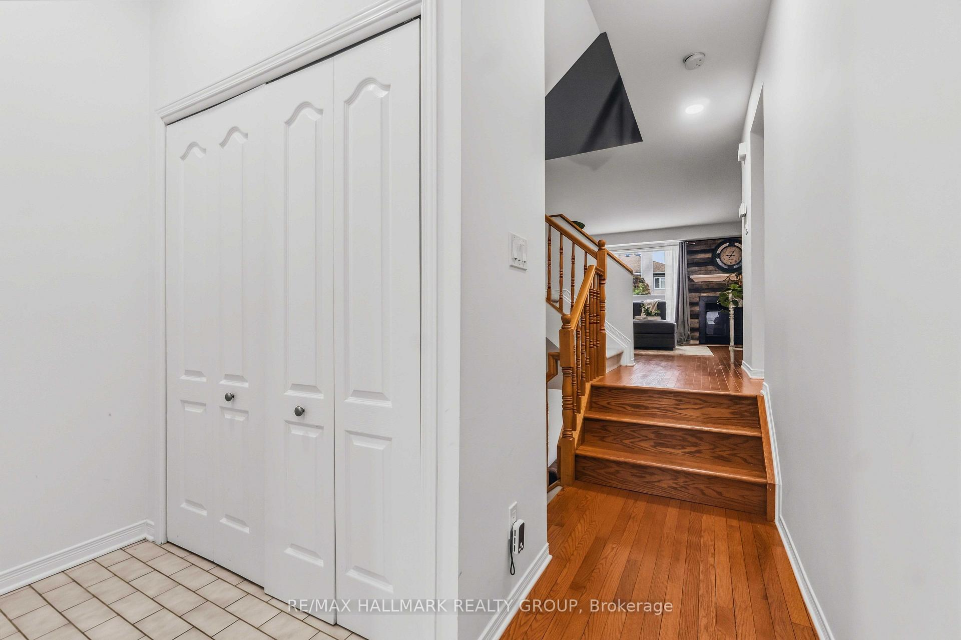 Photo 2 of 6 Maravista Drive, Ottawa, Barrhaven - Cedargrove/Fraserdale — HOMEH