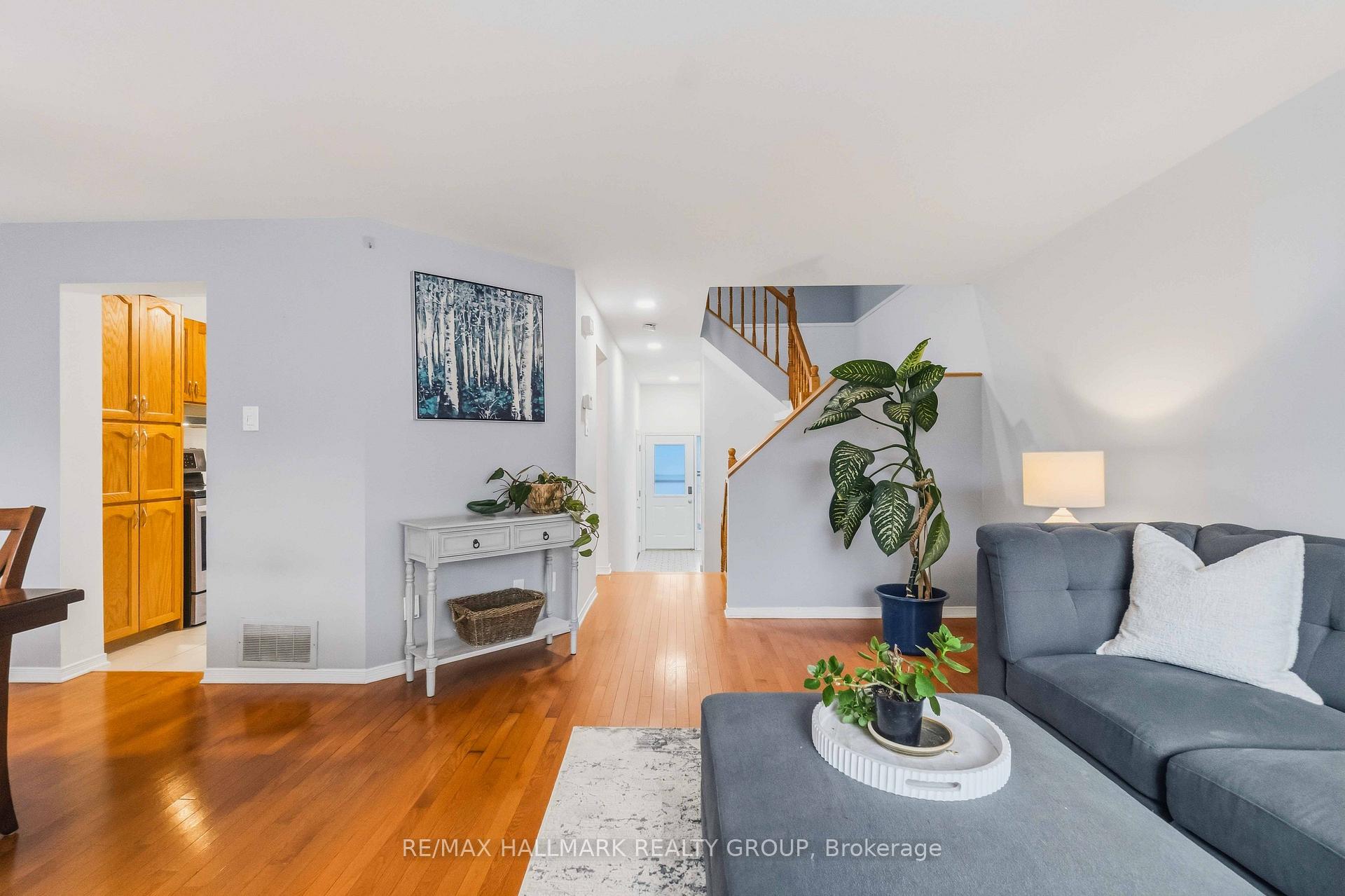 Photo 5 of 6 Maravista Drive, Ottawa, Barrhaven - Cedargrove/Fraserdale — HOMEH